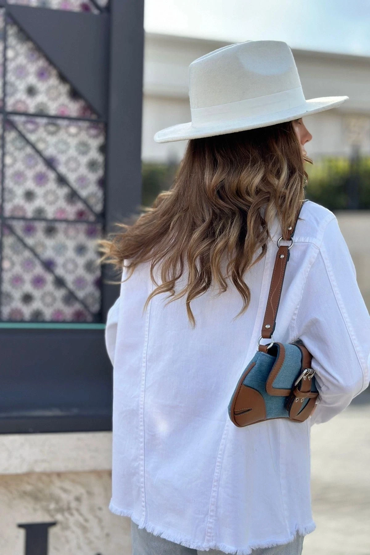 Kadın Beyaz Çift Cepli, Eteği Püsküllü, Kaliteli Jeans Kumaş, Rahat Kesim, Kot Ceket