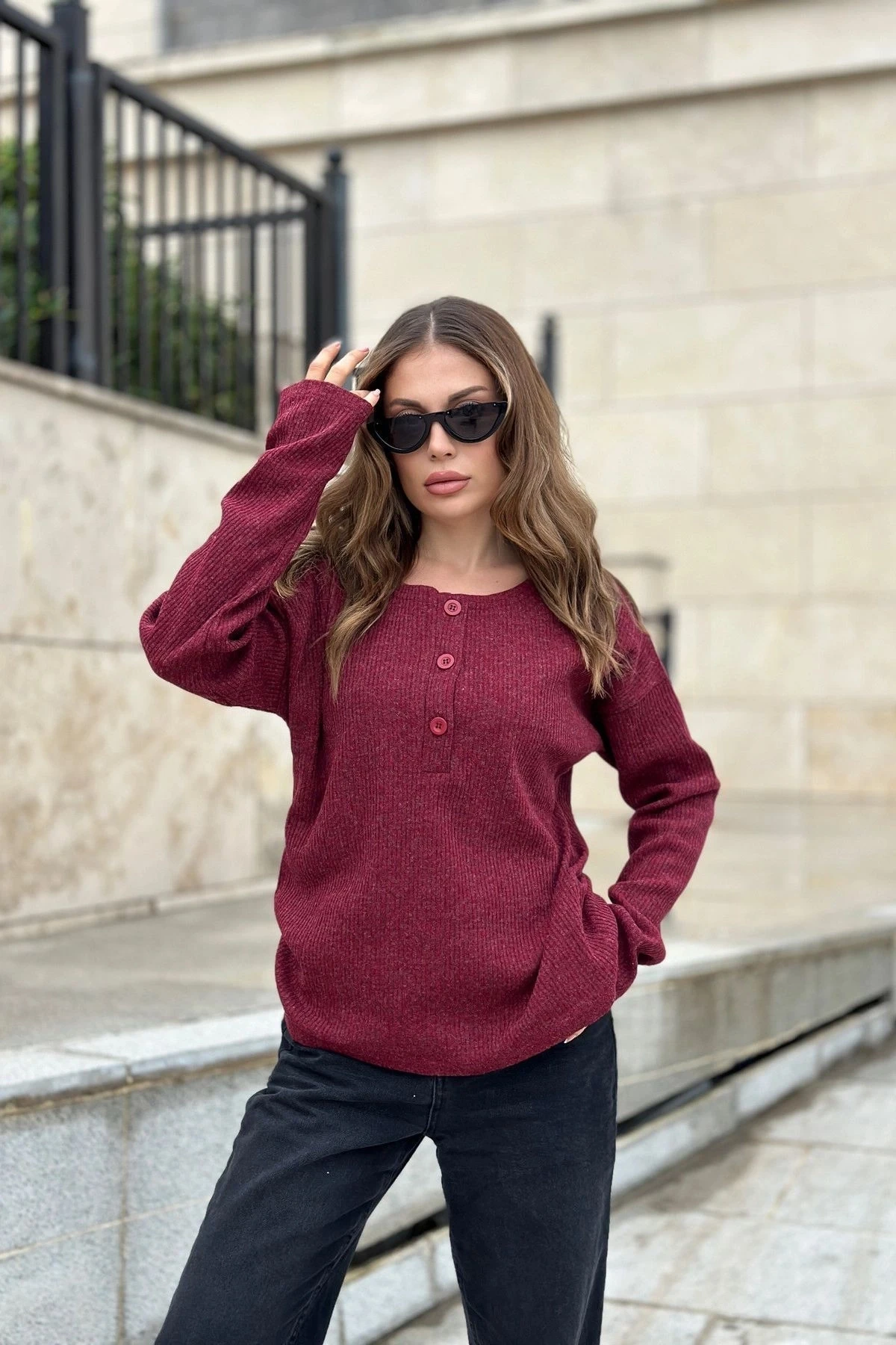 Kadın Bordo Yumuşak Dokulu Düğmeli Triko Kazak, Uzun Kol, Regular Kesim, Standart Boy.