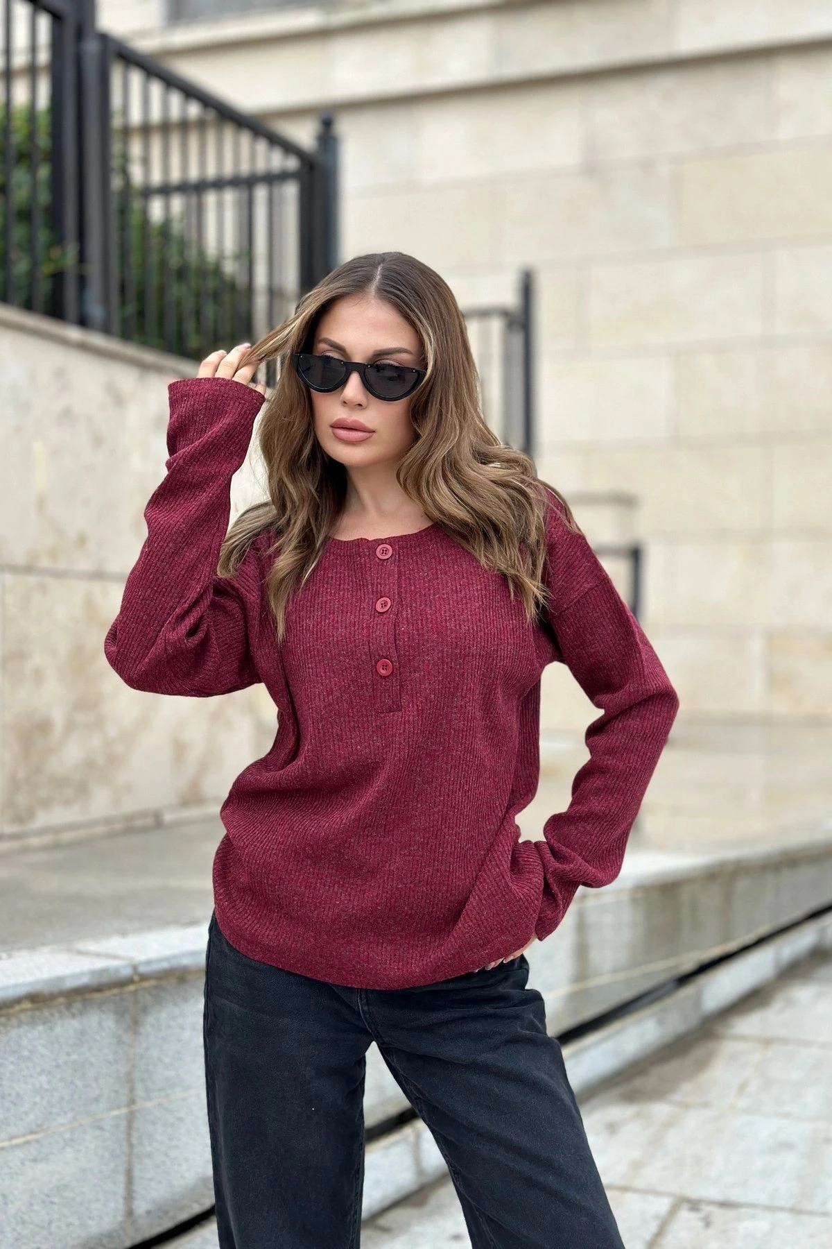 Kadın Bordo Yumuşak Dokulu Düğmeli Triko Kazak, Uzun Kol, Regular Kesim, Standart Boy.