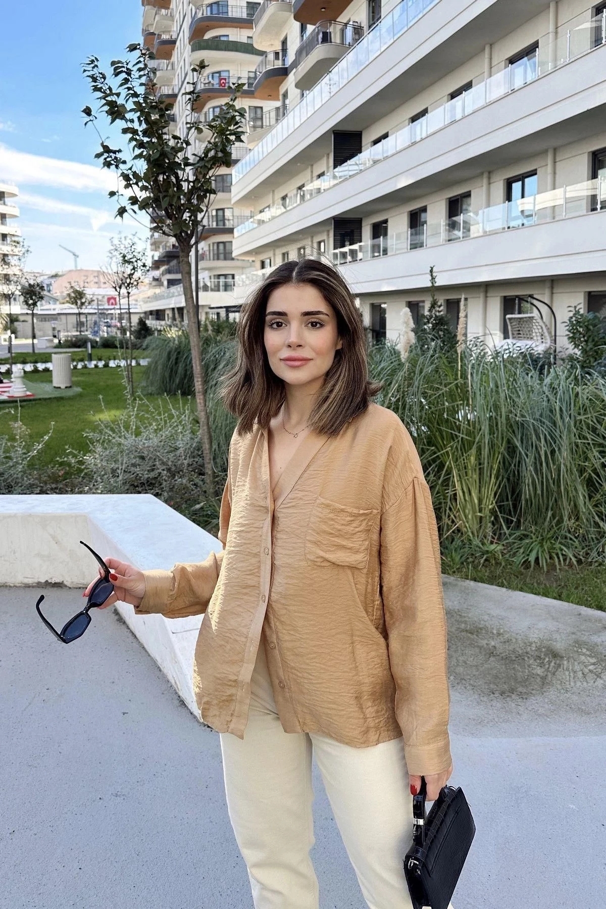 Kadın Camel V Yaka, Uzun Kol, Airobin Kumaş, Arkası Pliseli, Salaş Gömlek