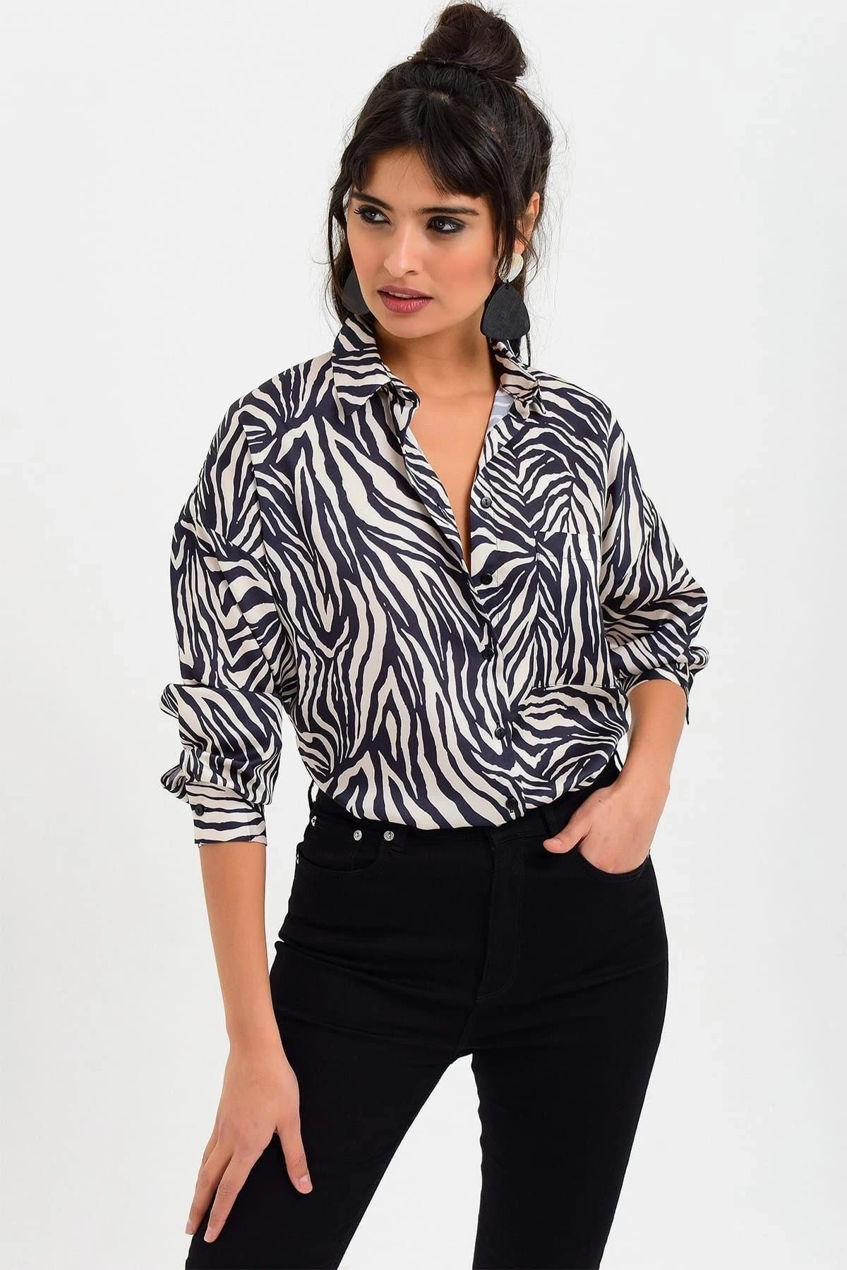 Kadın Desenli Klasik Yaka, Uzun Kol, Zebra Desenli, Regular Kesim, Standart Boy Gömlek