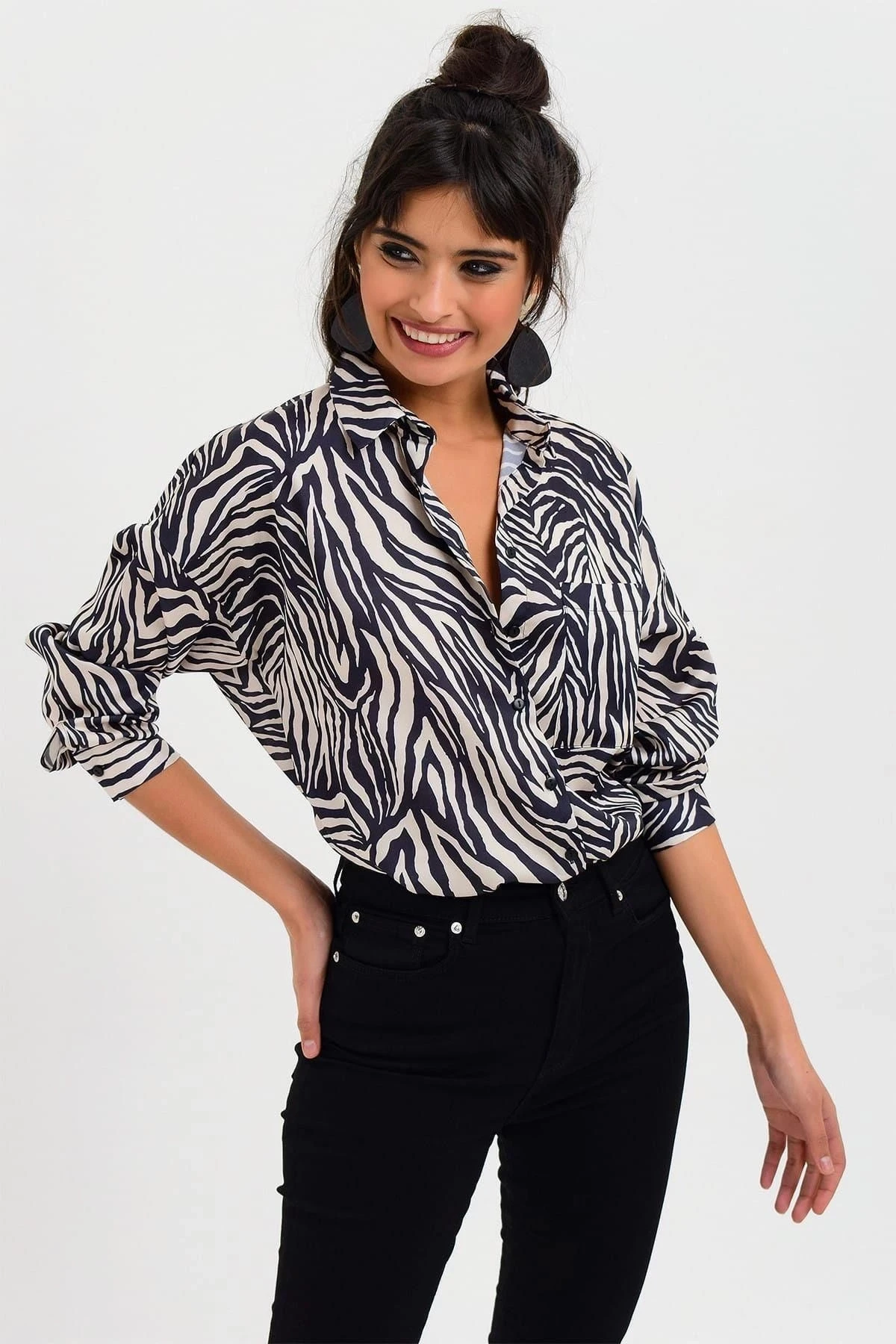 Kadın Desenli Klasik Yaka, Uzun Kol, Zebra Desenli, Regular Kesim, Standart Boy Gömlek
