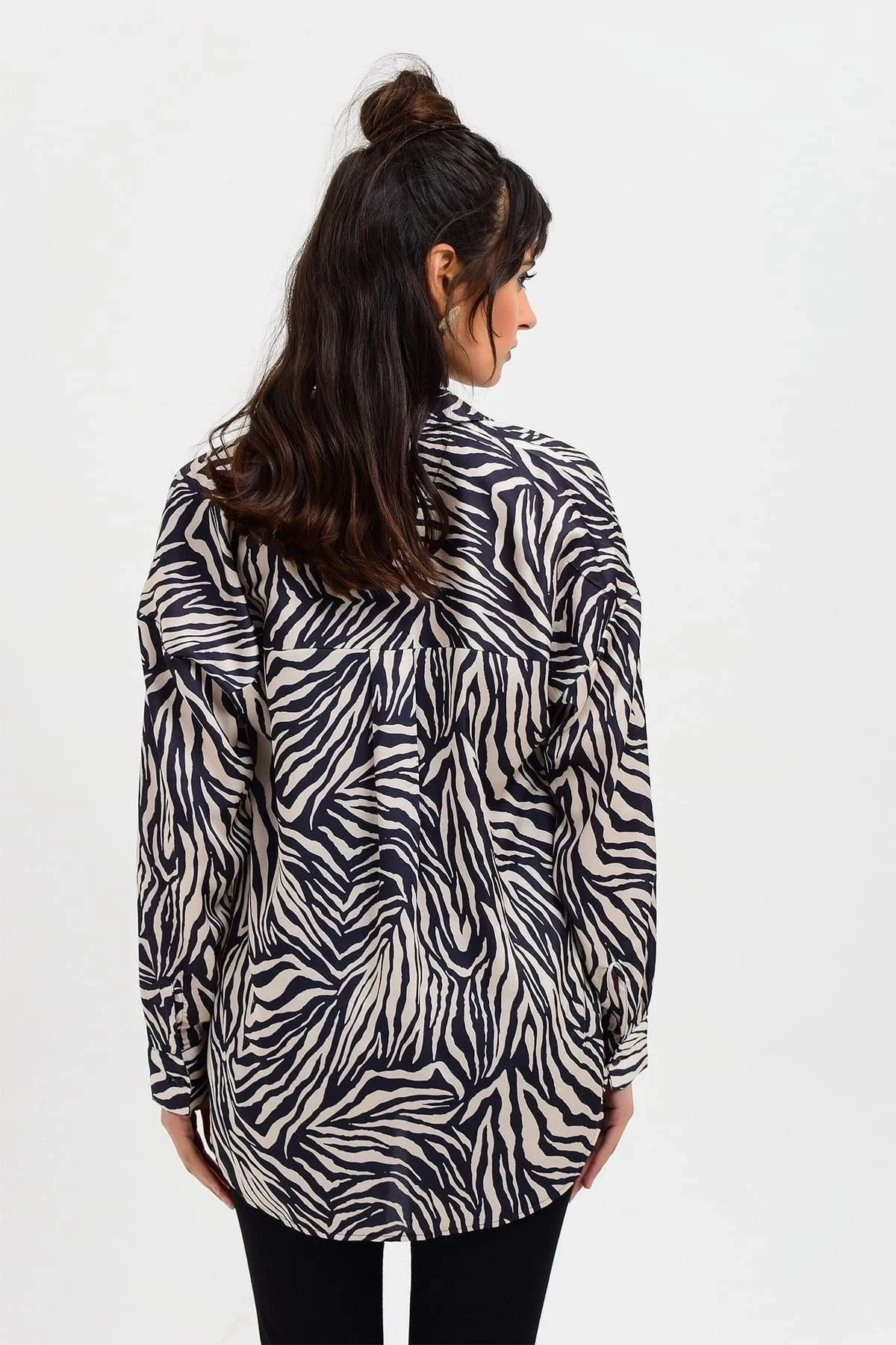 Kadın Desenli Klasik Yaka, Uzun Kol, Zebra Desenli, Regular Kesim, Standart Boy Gömlek