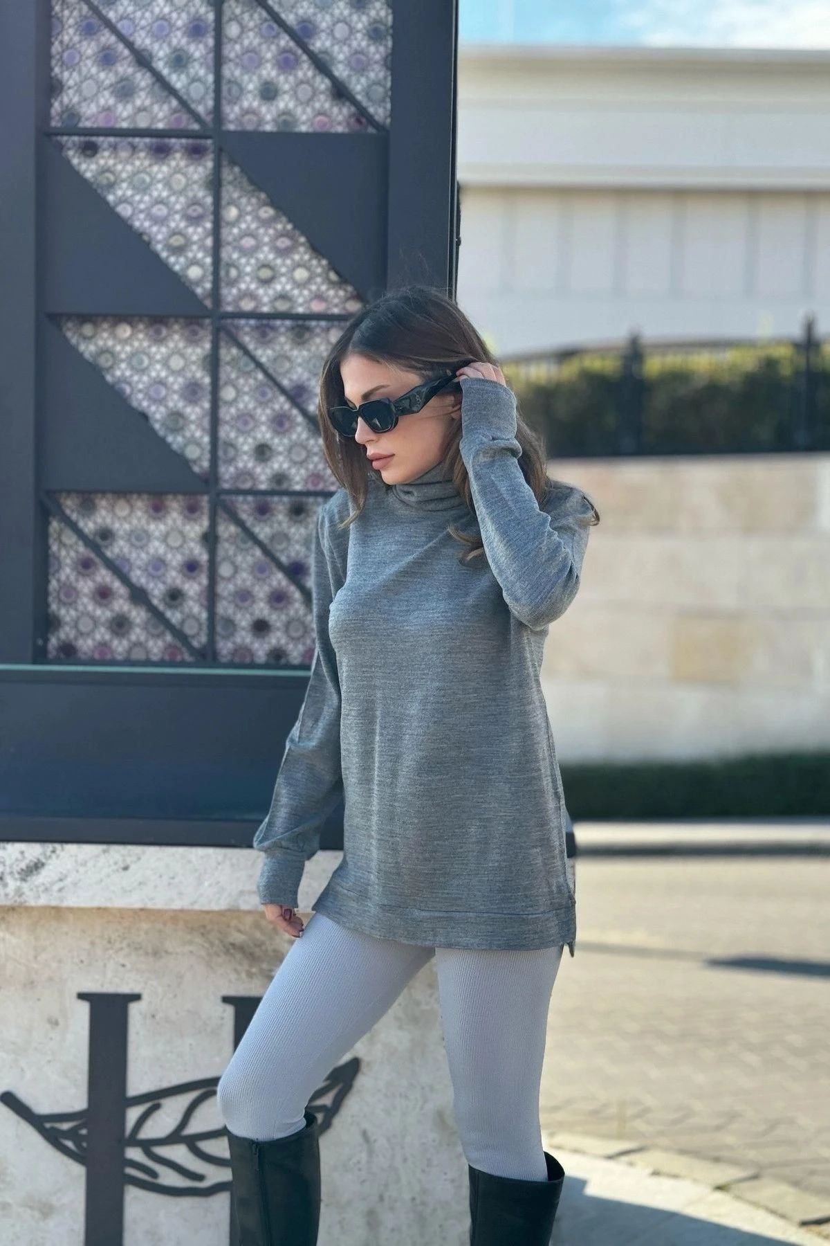 Kadın Gri Bogazlı, Yanları Yırtmaçlı Triko Kazak