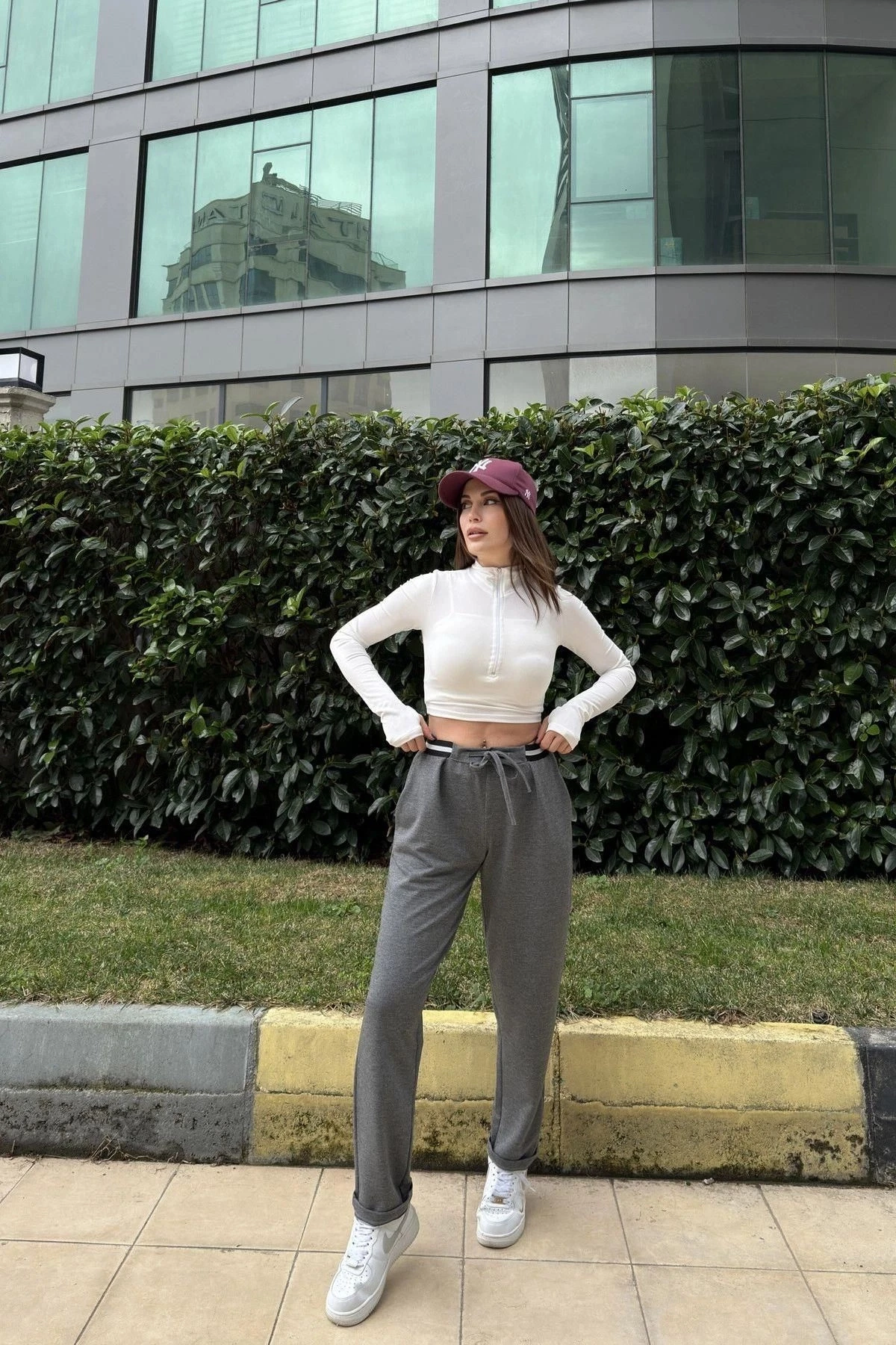 Kadın Gri Lastikli Bel, Bağcık Detaylı, Rahat Kalıp Eşofman Altı