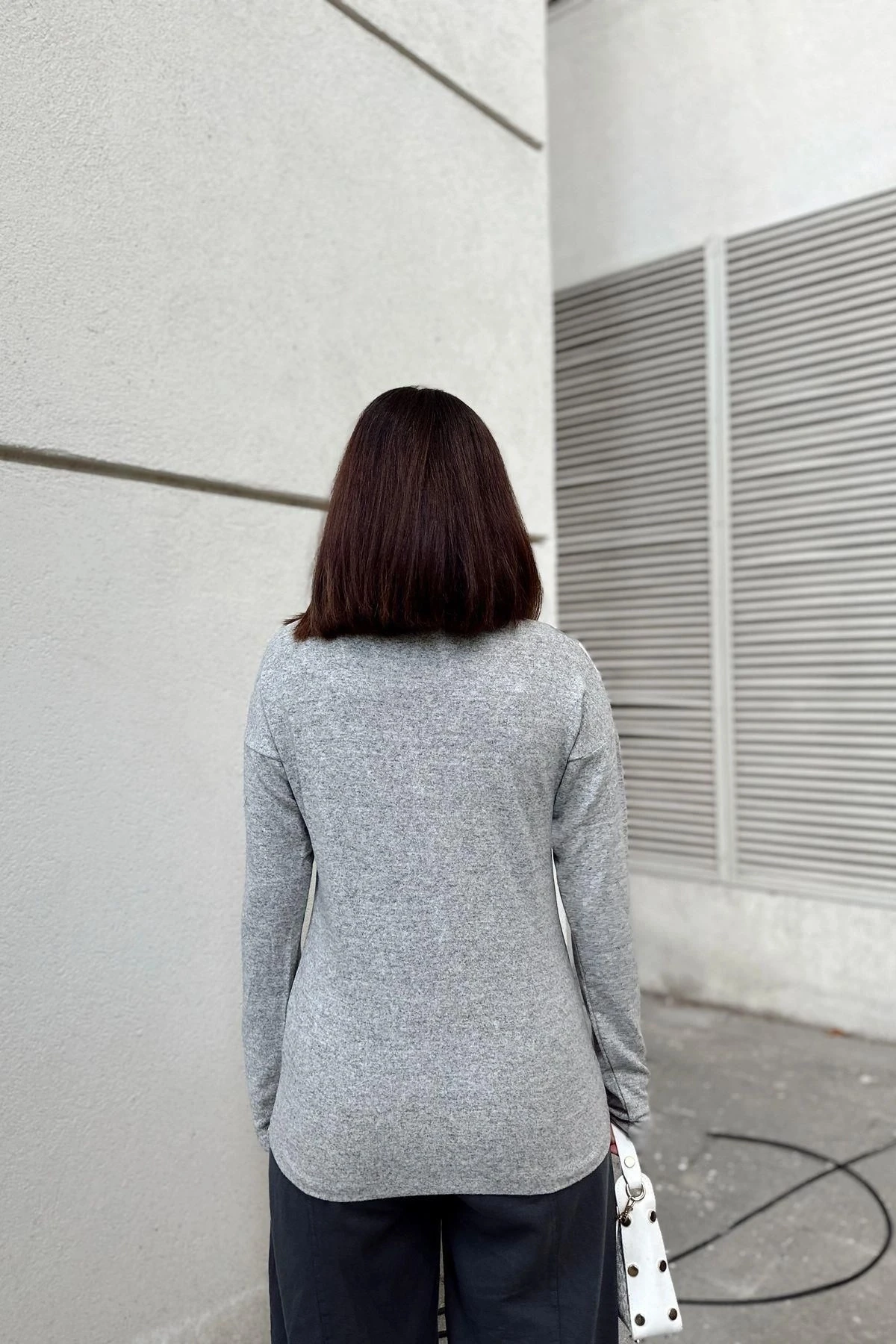 Kadın Gri Uzun Kollu V Yaka, Deri Detaylı, Color Block Bluz Sweatshirt & Pamuklu Kazak