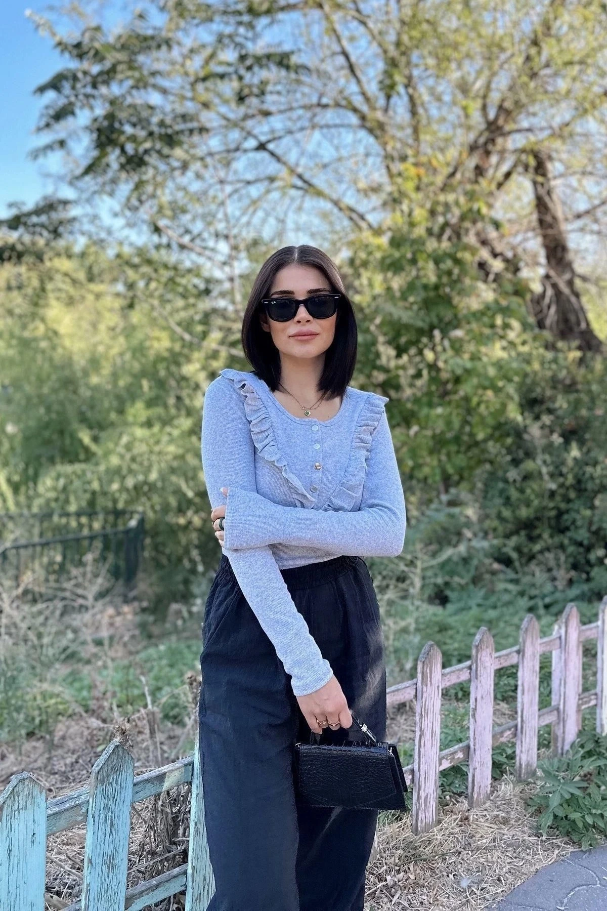 Kadın Gri Yuvarlak Yaka, Uzun Kol, Fırfır Detaylı Yarım Patlı Çıtçıtlı Kaşkorse Bluz