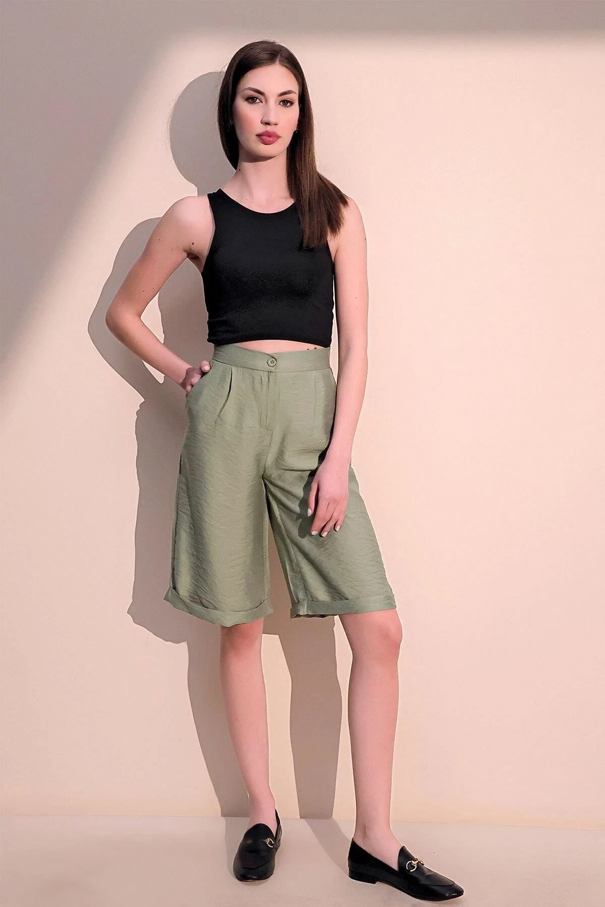 Kadın Haki Kaliteli Cepli Duble Paça Keten Bermuda Şort