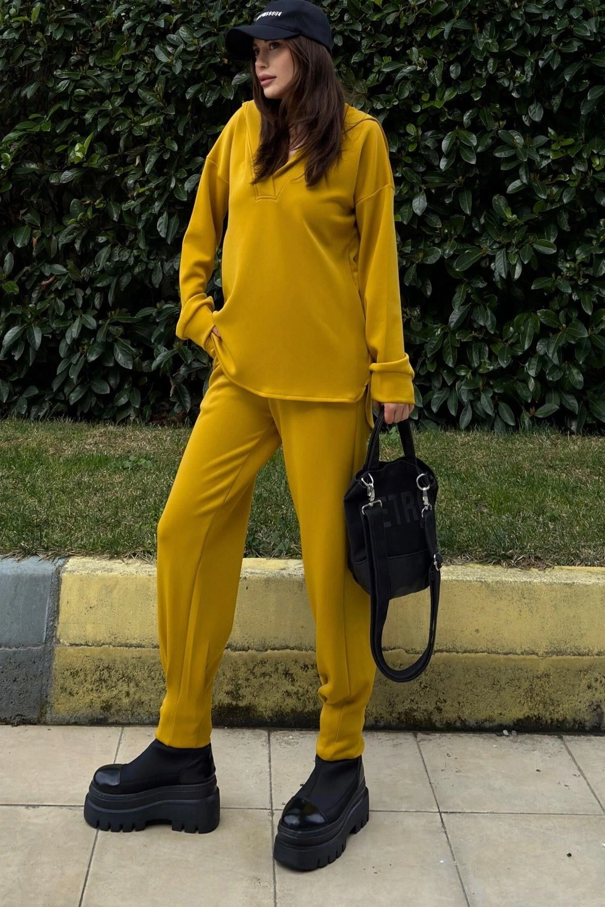 Kadın Hardal Scuba Kumaş, Rahat Kalıp, Pliseli Dar Paça Eşofman Altı