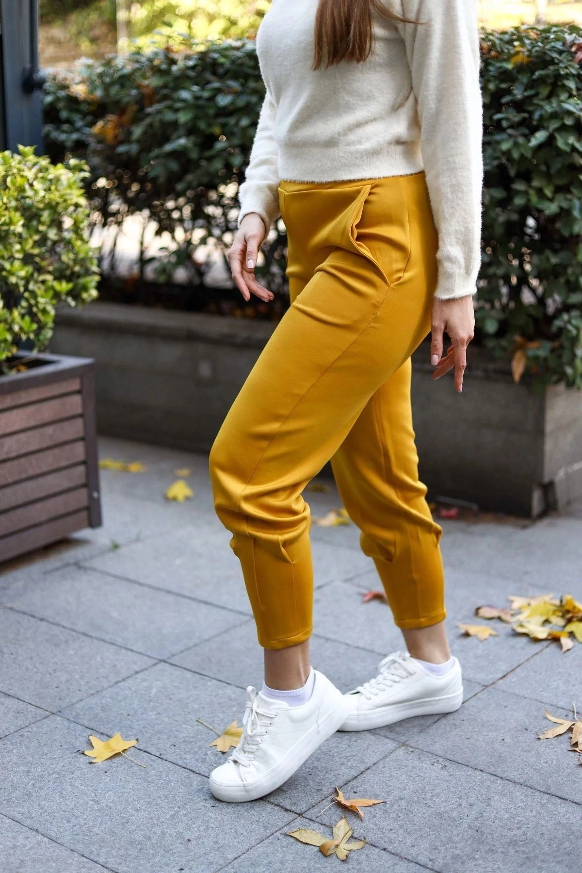 Kadın Hardal Scuba Kumaş, Rahat Kalıp, Pliseli Dar Paça Eşofman Altı