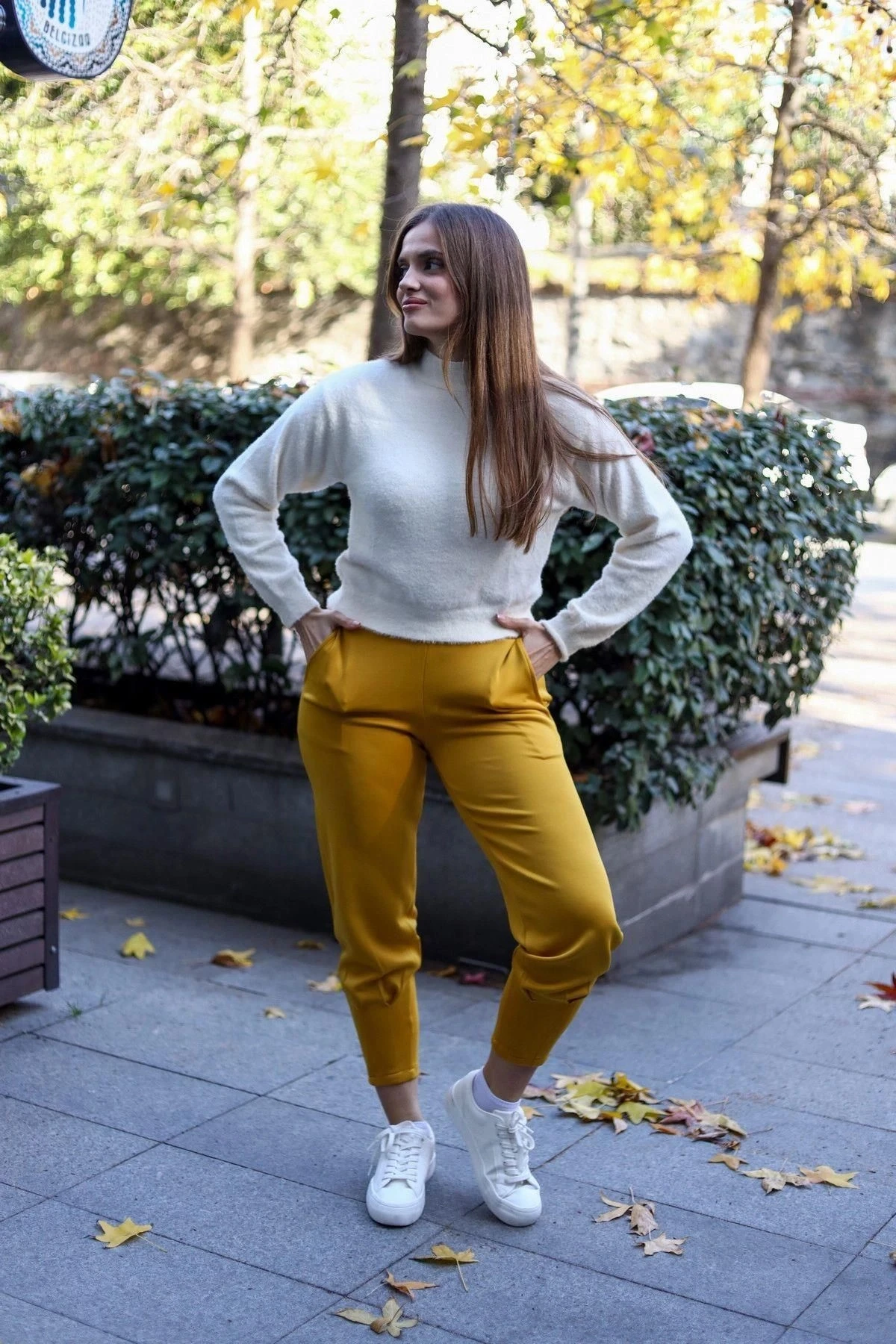 Kadın Hardal Scuba Kumaş, Rahat Kalıp, Pliseli Dar Paça Eşofman Altı