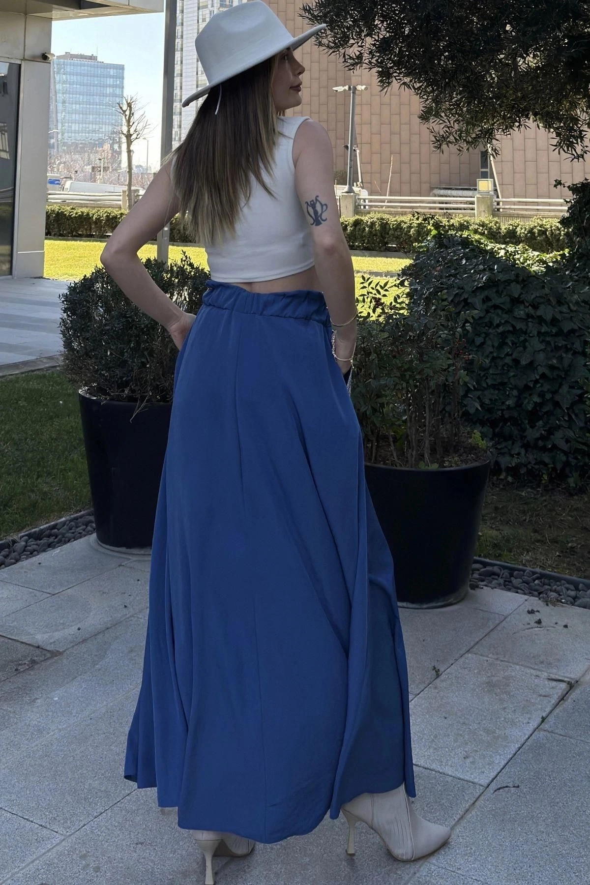 Kadın İndigo Beli Lastikli, Cepleri Hasır İşlemeli, Rahat Kesim, Uzun Kiloş Etek