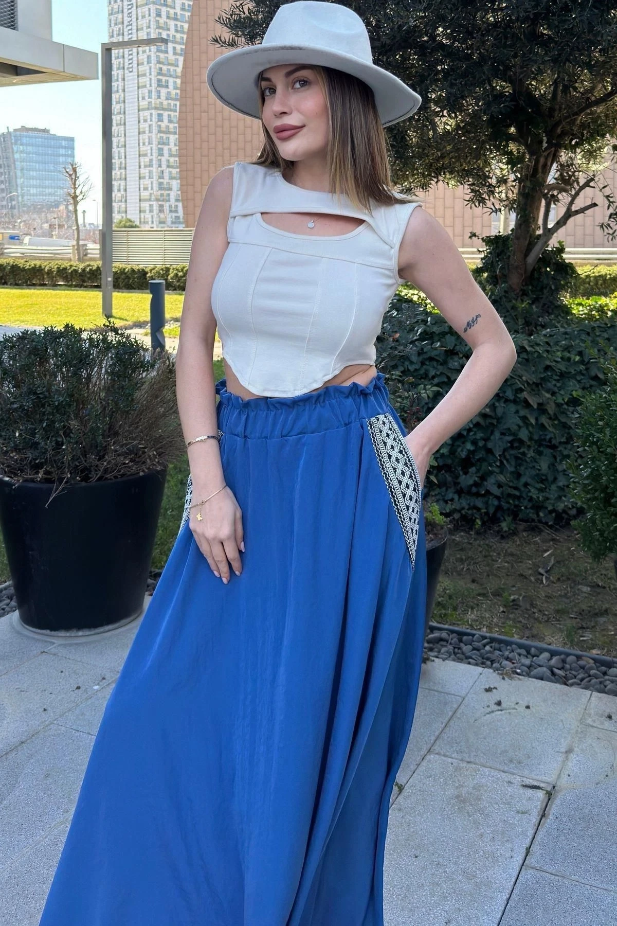 Kadın İndigo Beli Lastikli, Cepleri Hasır İşlemeli, Rahat Kesim, Uzun Kiloş Etek