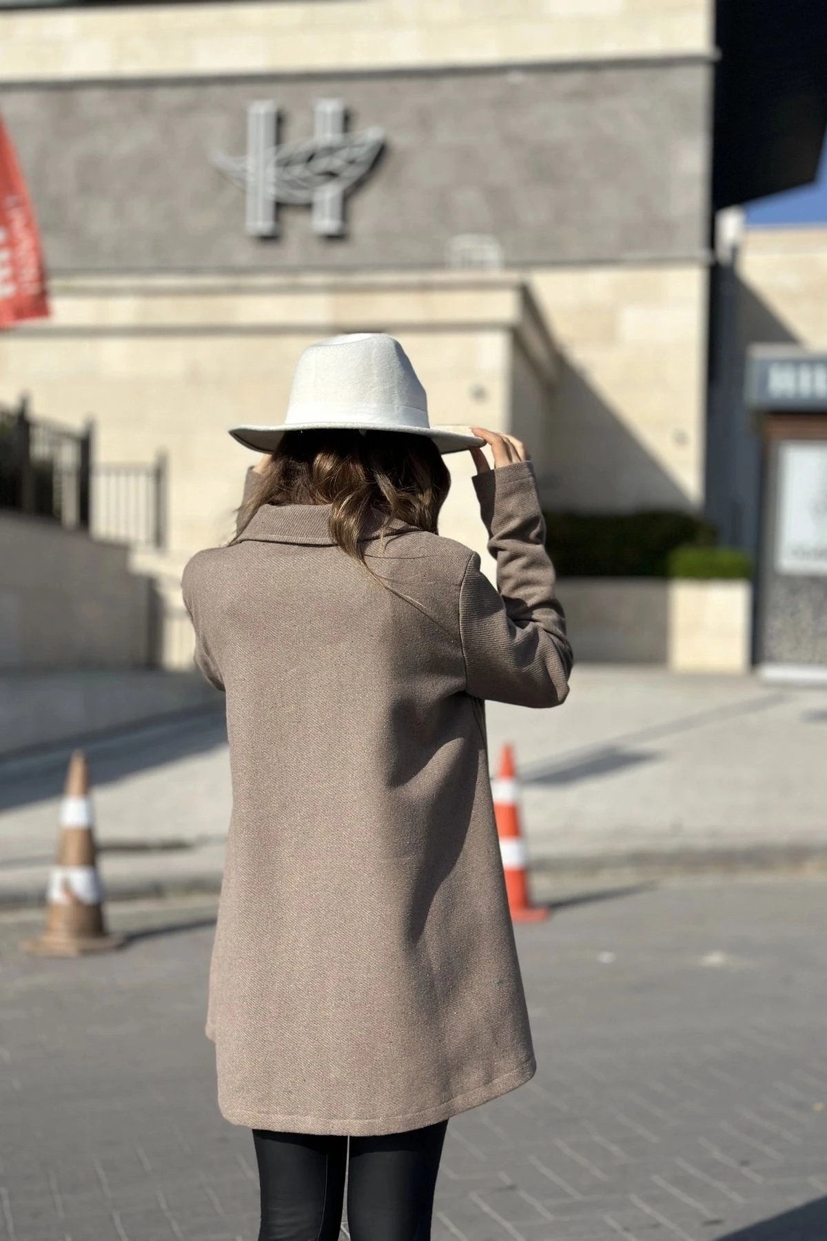 Kadın Kahve Astarlı, Kruvaze Ceket Yaka, Tek Düğme, Rahat Kalıp, Fitilli Kaşe Kumaş Kaban