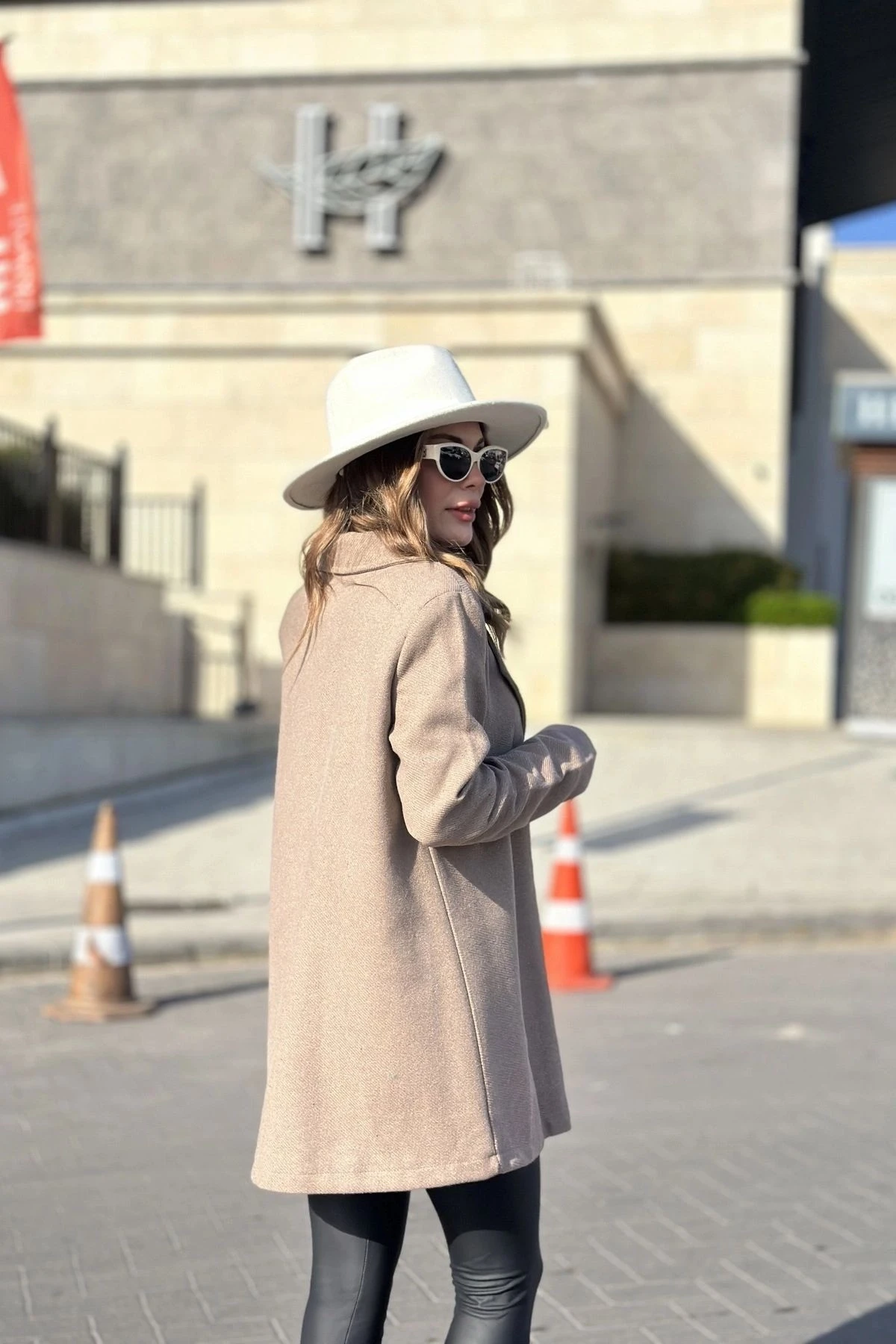 Kadın Kahve Astarlı, Kruvaze Ceket Yaka, Tek Düğme, Rahat Kalıp, Fitilli Kaşe Kumaş Kaban