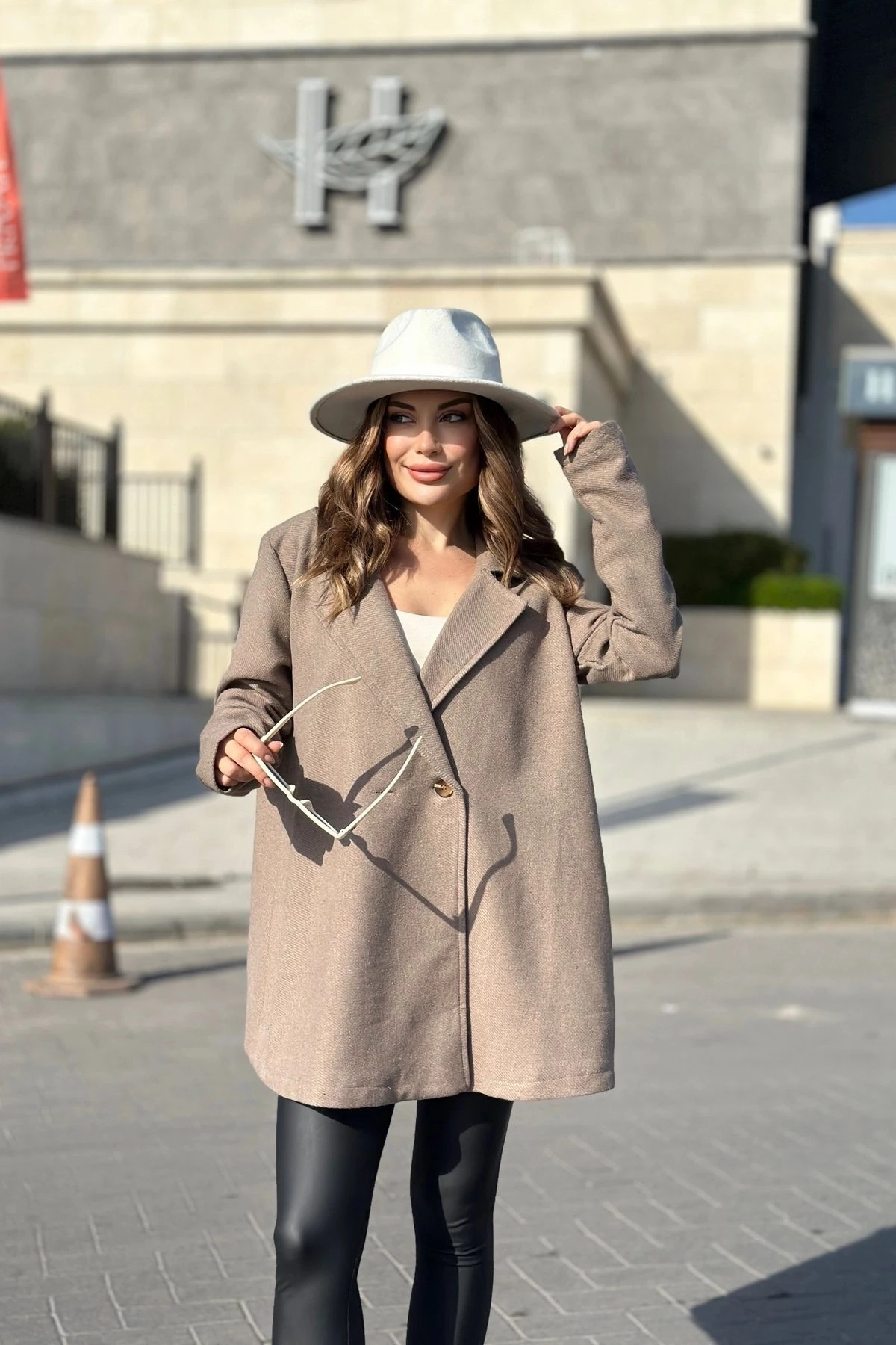 Kadın Kahve Astarlı, Kruvaze Ceket Yaka, Tek Düğme, Rahat Kalıp, Fitilli Kaşe Kumaş Kaban