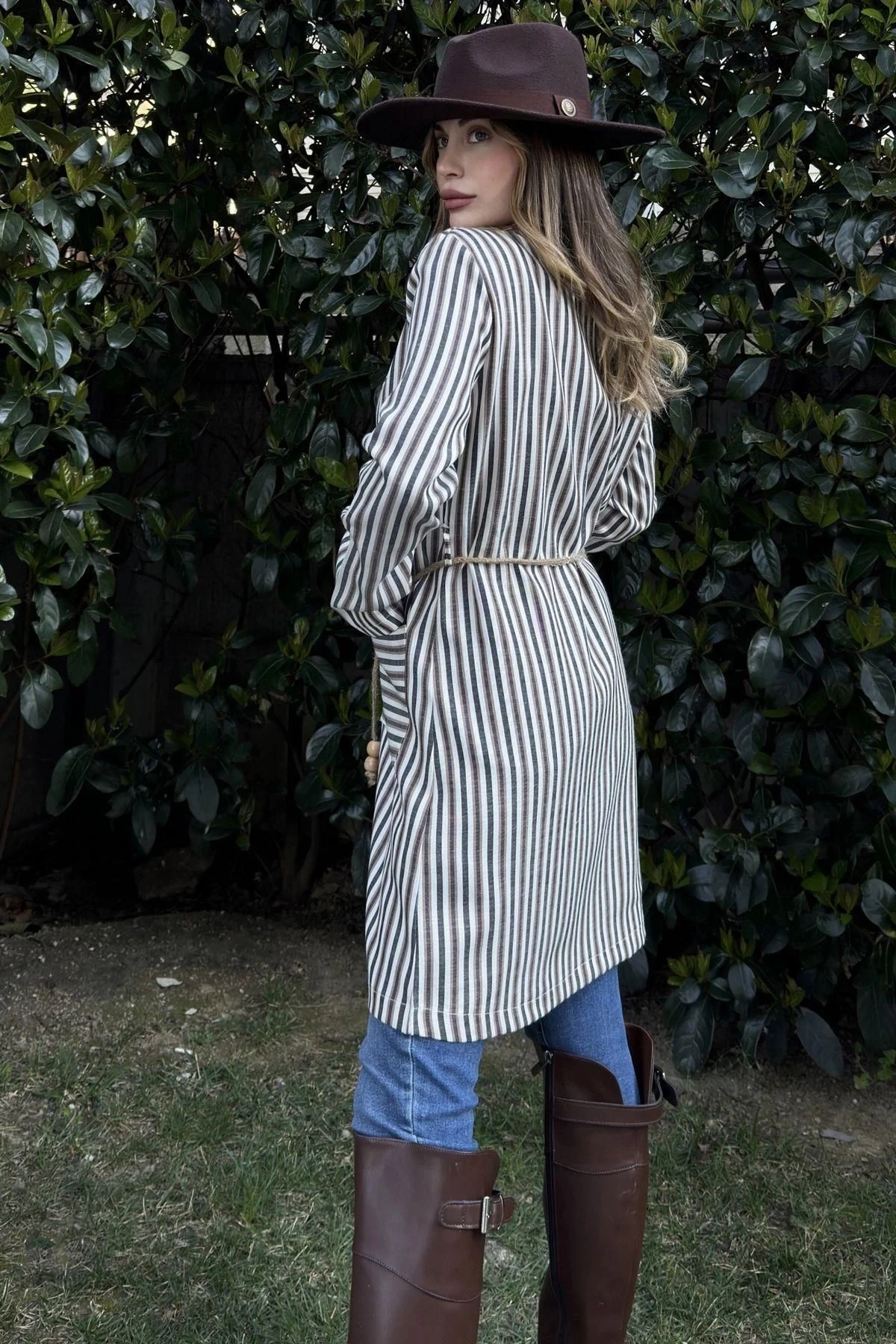 Kadın Kahve & Ekru Çizgili, Hasır İp Kemerli, İki Cepli, Uzun Keten Ceket