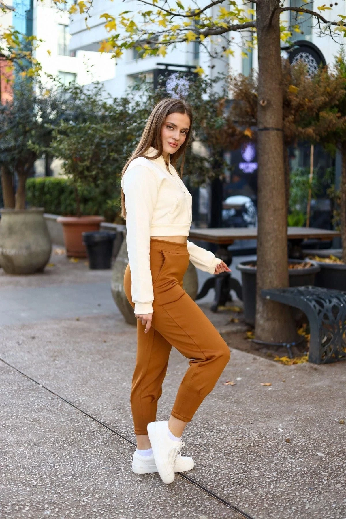 Kadın Kahve Scuba Kumaş, Rahat Kalıp, Pliseli Dar Paça Eşofman Altı