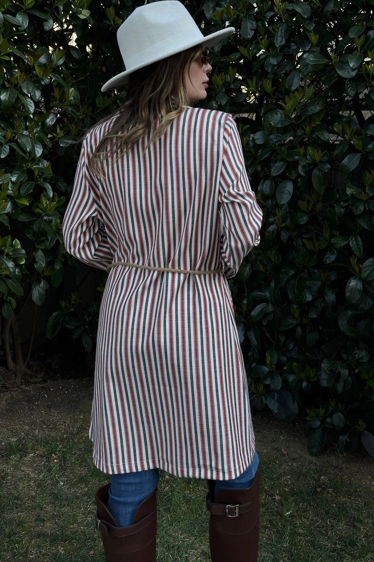 Kadın Kiremit & Ekru Çizgili, Hasır İp Kemerli, İki Cepli, Uzun Keten Ceket