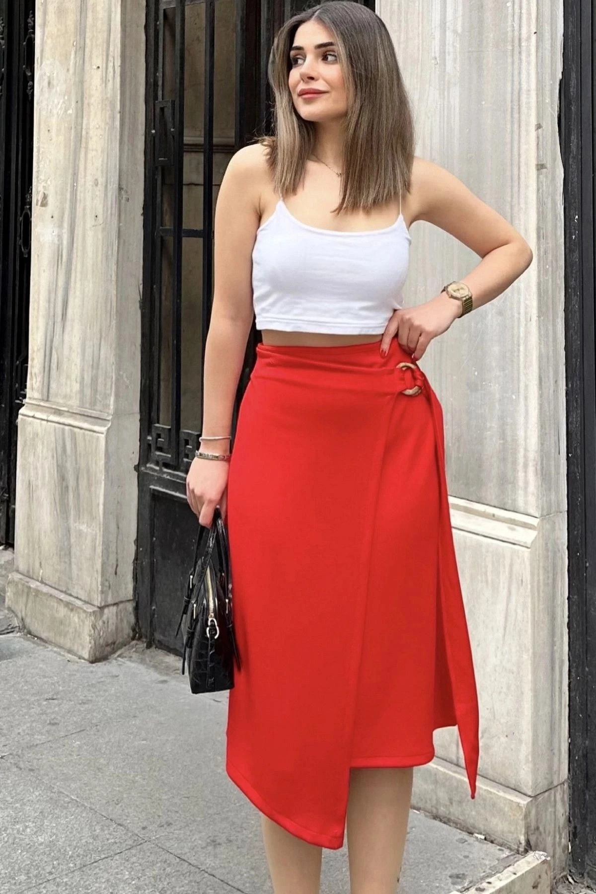 Kadın Kırmızı Asimetrik Kesim, Toka Ve Yandan Bağlama Detaylı, Scuba Etek