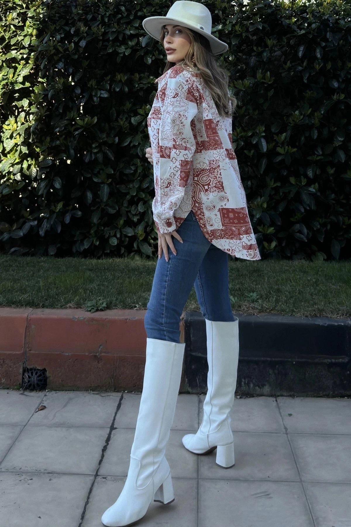 Kadın Kırmızı Desenli Gabardin Kumaş, Eteği Oval Kesim, Cepli, Oversize Gömlek