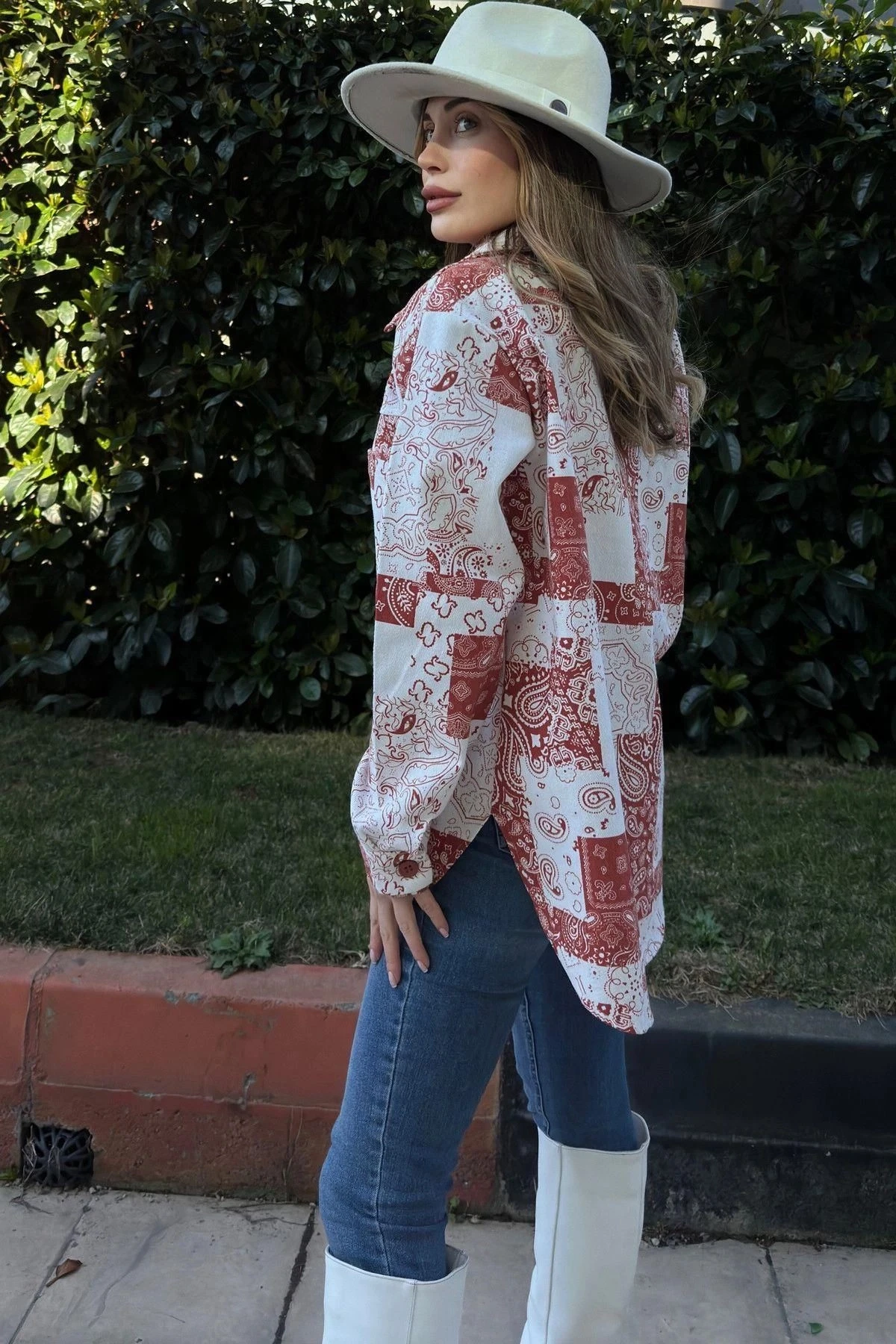 Kadın Kırmızı Desenli Gabardin Kumaş, Eteği Oval Kesim, Cepli, Oversize Gömlek