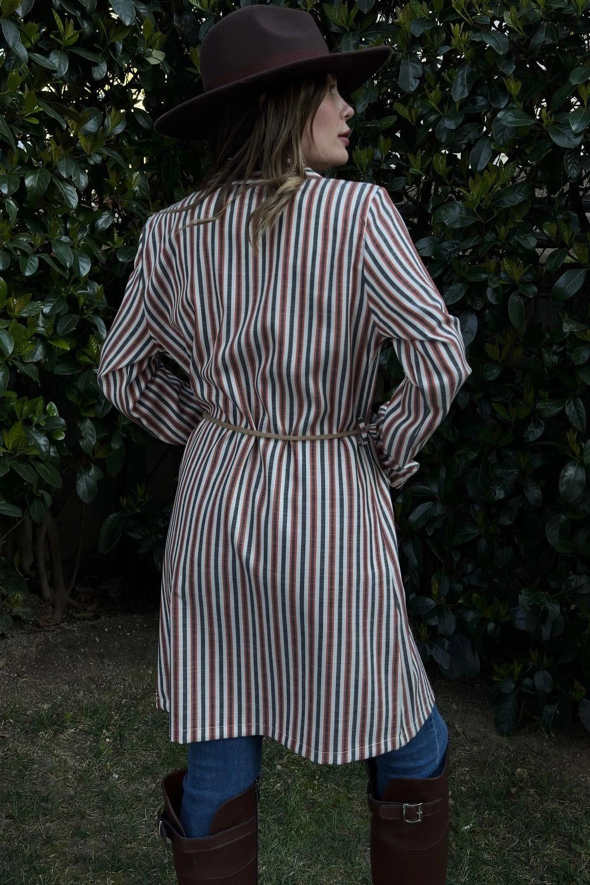 Kadın Kırmızı & Ekru Çizgili, Hasır İp Kemerli, İki Cepli, Uzun Keten Ceket