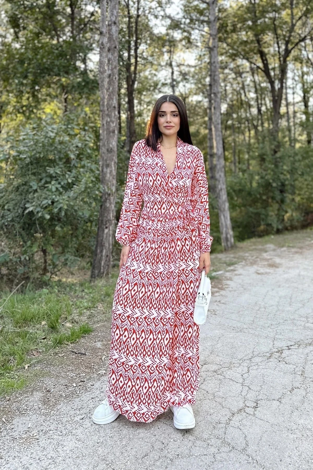Kadın Kırmızı & Ekru Kruvaze Yaka, Yırtmaçlı, Beli Kuşaklı, Bilekleri Lastikli, Salaş, Uzun Elbise