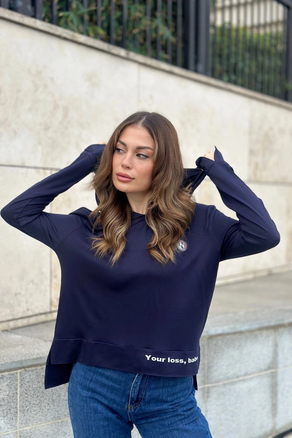 Kadın Laci Uzun Kol, Yırtmaç Detaylı, Arma Ve Yazı Detaylı, Kapüşonlu Sweatshirt Bluz