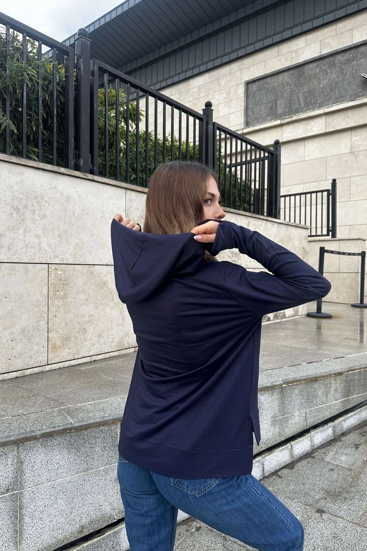 Kadın Laci Uzun Kol, Yırtmaç Detaylı, Arma Ve Yazı Detaylı, Kapüşonlu Sweatshirt Bluz