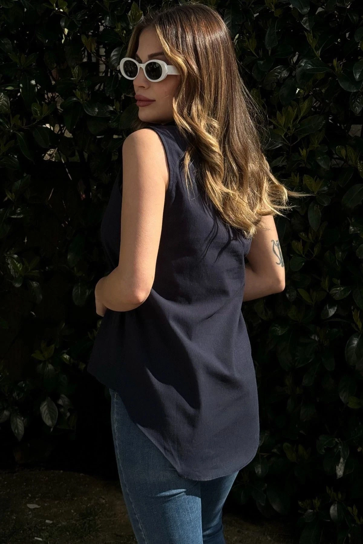 Kadın Lacivert Basic Kesim, Yarım Patlı, Sıfır Kollu, Keten Bluz