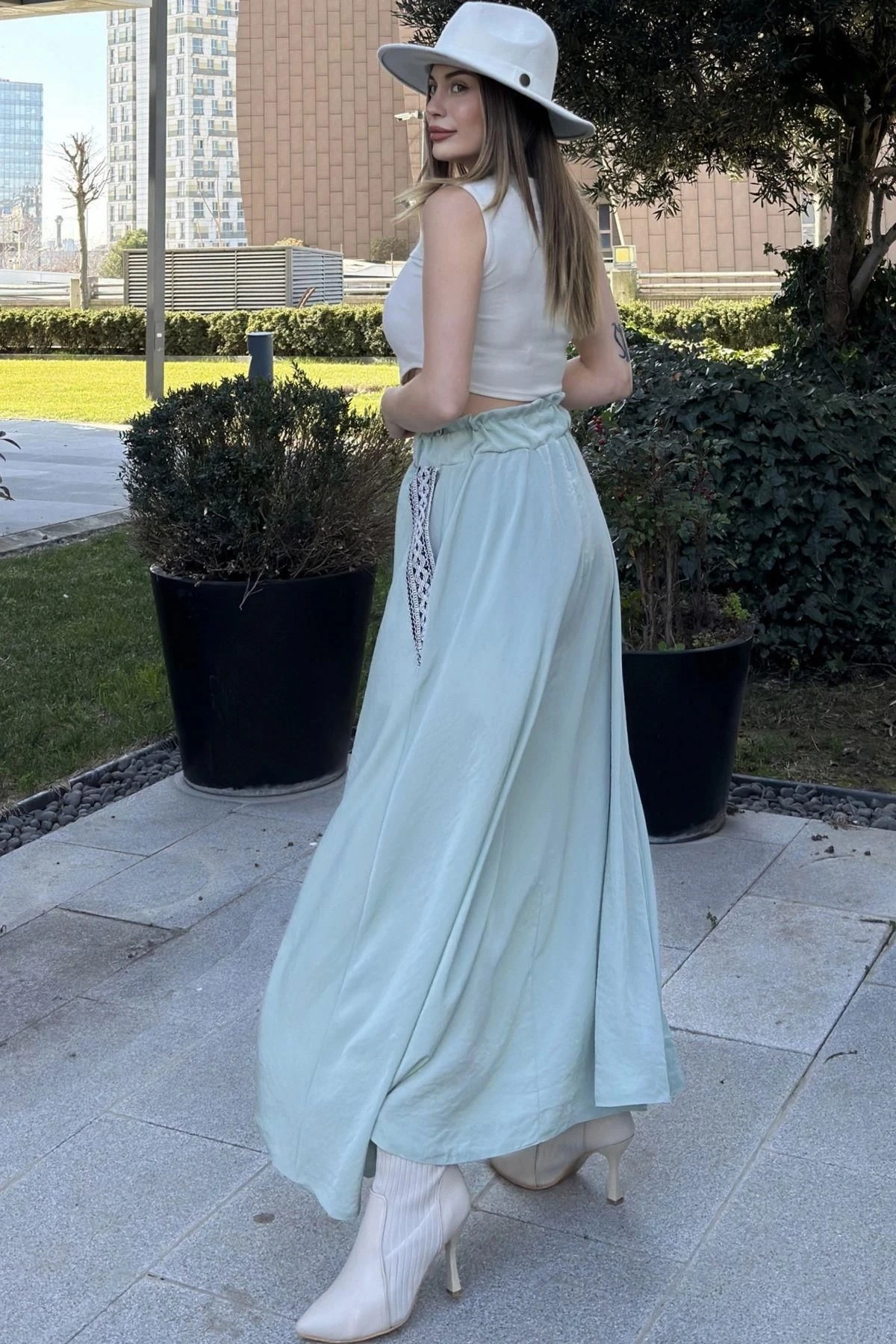 Kadın Mint Beli Lastikli, Cepleri Hasır İşlemeli, Rahat Kesim, Uzun Kiloş Etek