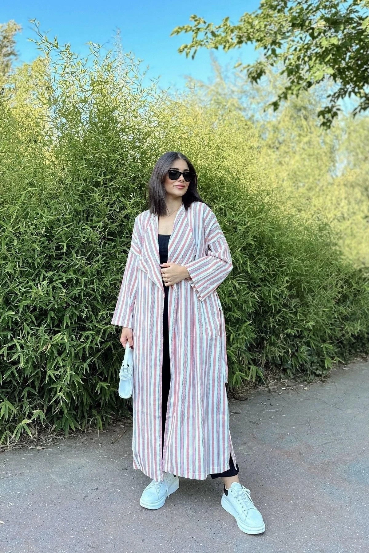 Kadın Pembe & Ekru Çizgili Kruvaze Yaka, Kemerli, Salaş Kesim, Yırtmaçlı, Çizgili, Uzun Trençkot