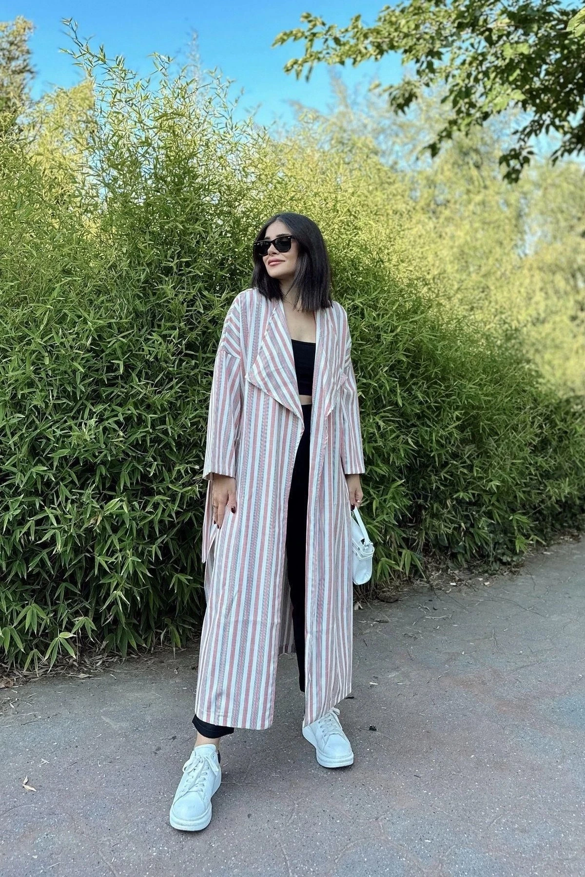 Kadın Pembe & Ekru Çizgili Kruvaze Yaka, Kemerli, Salaş Kesim, Yırtmaçlı, Çizgili, Uzun Trençkot