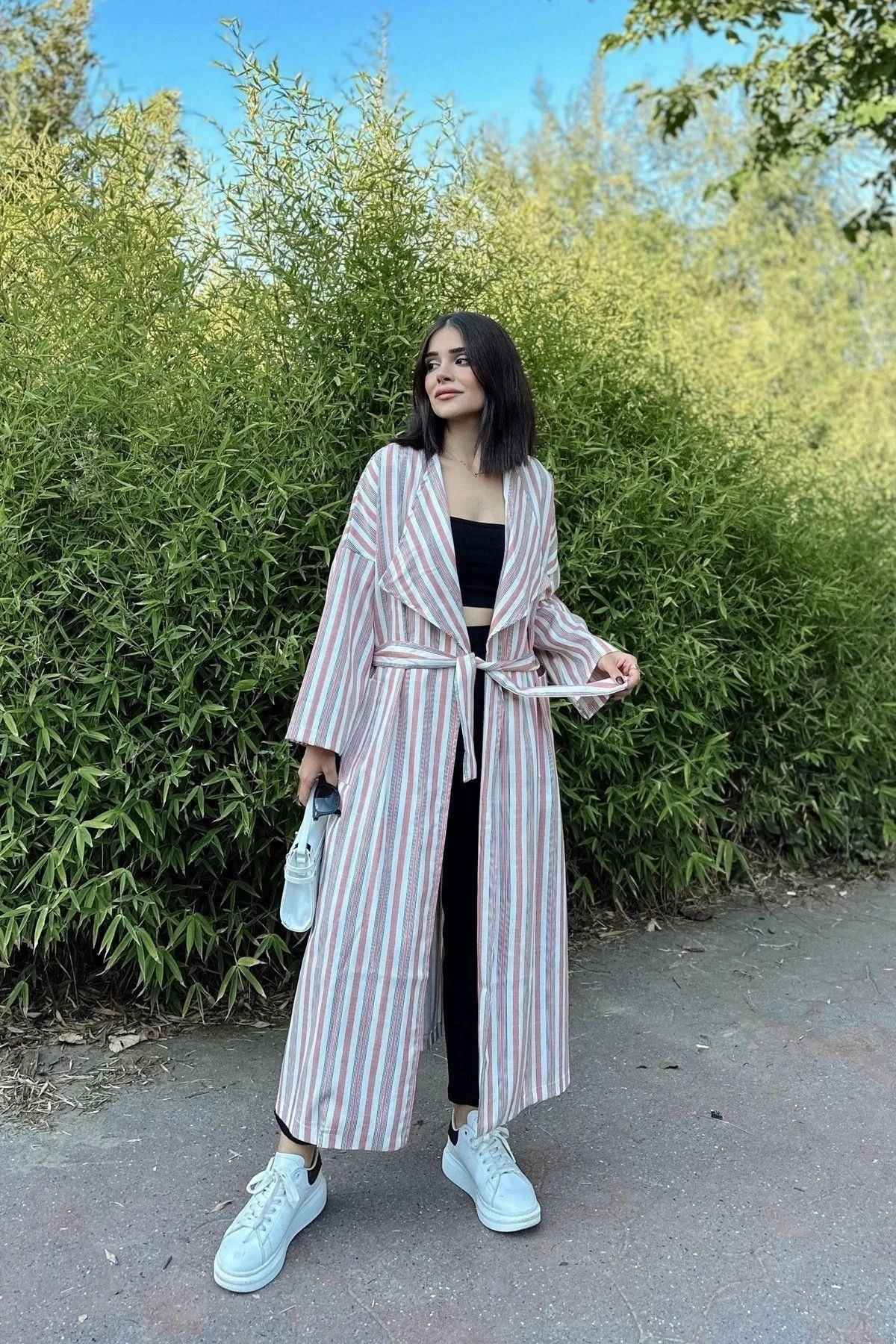 Kadın Pembe & Ekru Çizgili Kruvaze Yaka, Kemerli, Salaş Kesim, Yırtmaçlı, Çizgili, Uzun Trençkot