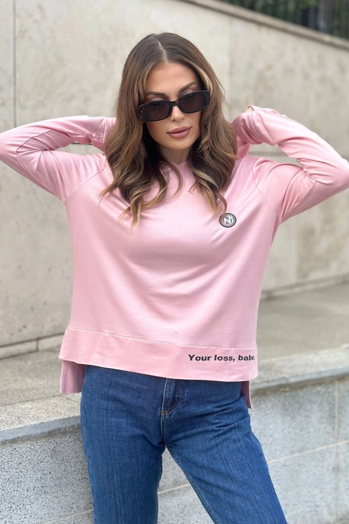 Kadın Pembe Uzun Kol, Yırtmaç Detaylı, Arma Ve Yazı Detaylı, Kapüşonlu Sweatshirt Bluz