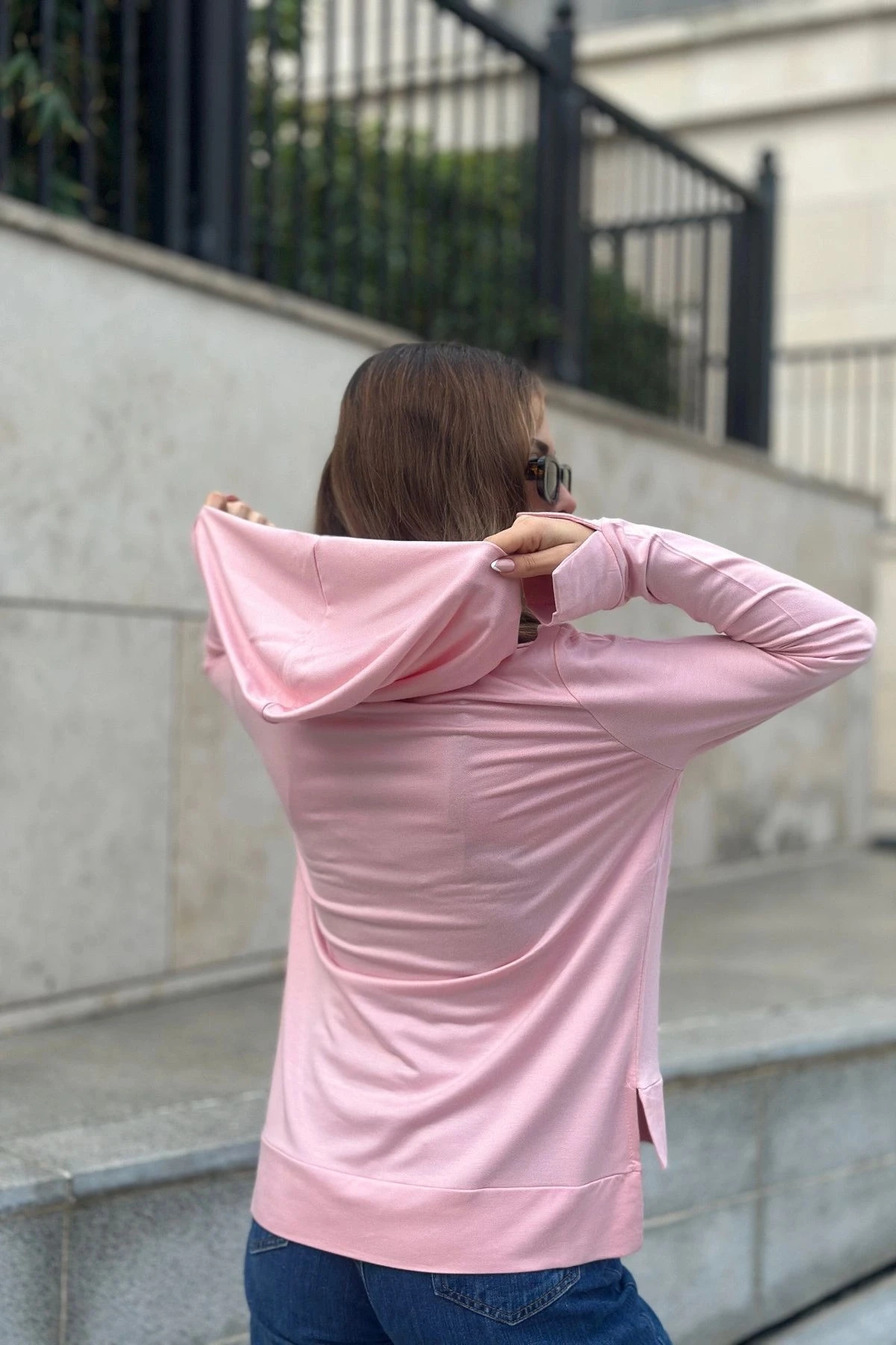 Kadın Pembe Uzun Kol, Yırtmaç Detaylı, Arma Ve Yazı Detaylı, Kapüşonlu Sweatshirt Bluz