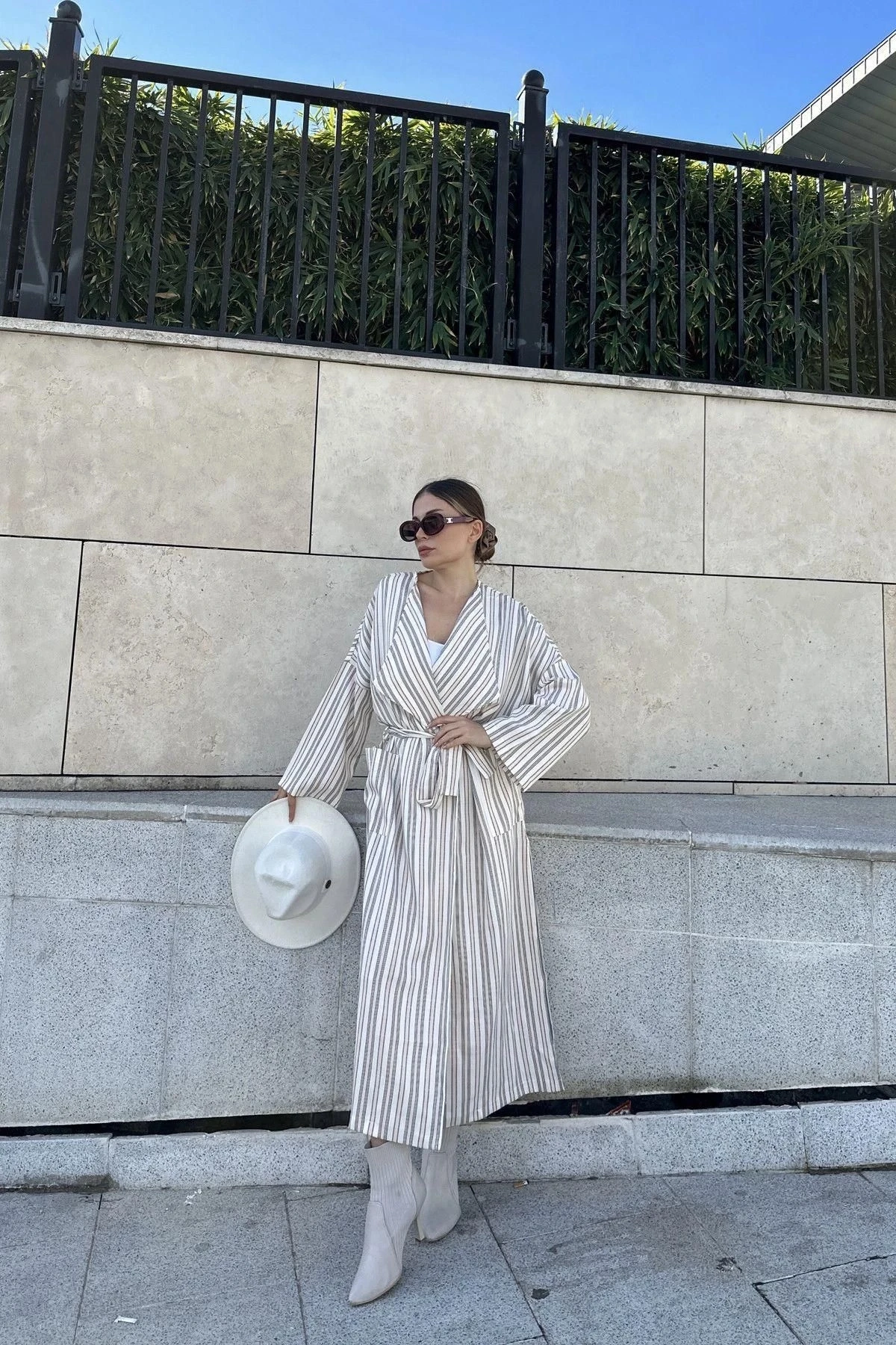 Kadın Pudra & Bej Çizgili Kruvaze Yaka, Kemerli, Salaş Kesim, Yırtmaçlı, Çizgili, Uzun Trençkot