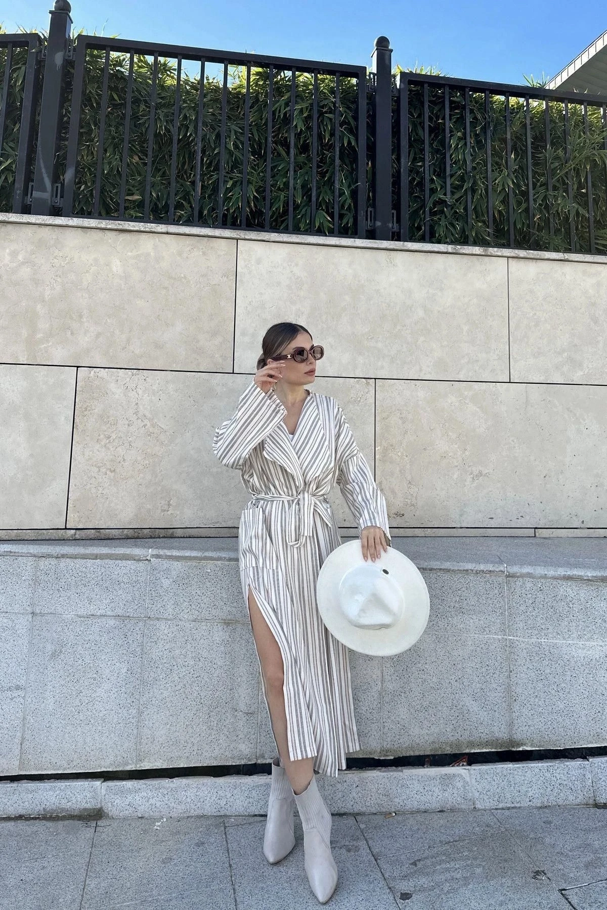 Kadın Pudra & Bej Çizgili Kruvaze Yaka, Kemerli, Salaş Kesim, Yırtmaçlı, Çizgili, Uzun Trençkot