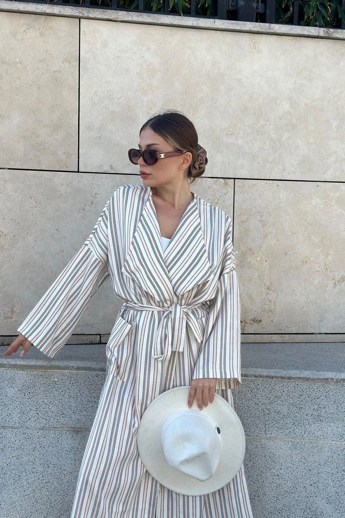 Kadın Pudra & Bej Çizgili Kruvaze Yaka, Kemerli, Salaş Kesim, Yırtmaçlı, Çizgili, Uzun Trençkot