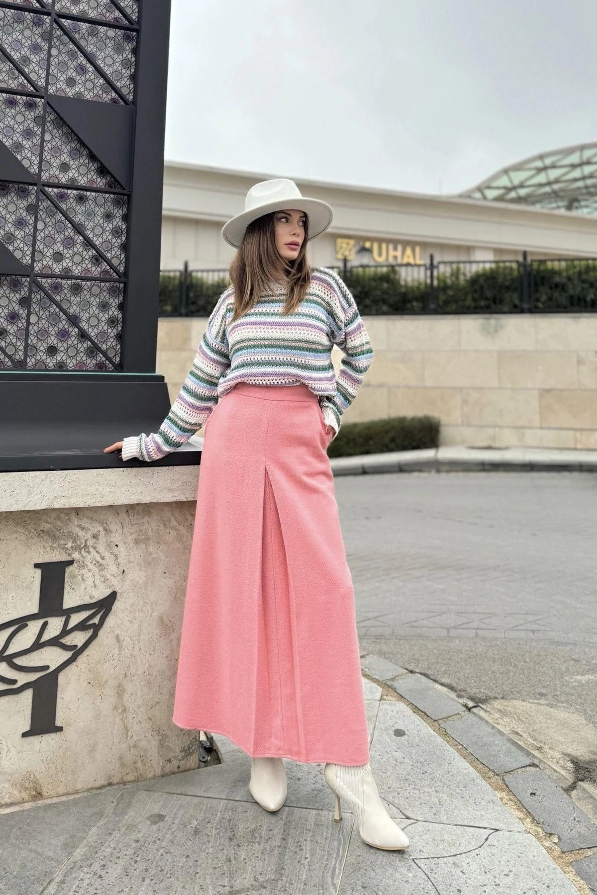 Kadın Pudra Önü Plise Detaylı, A Kesim, Arkası Fermuar Kapamalı, Uzun Kaşe Etek