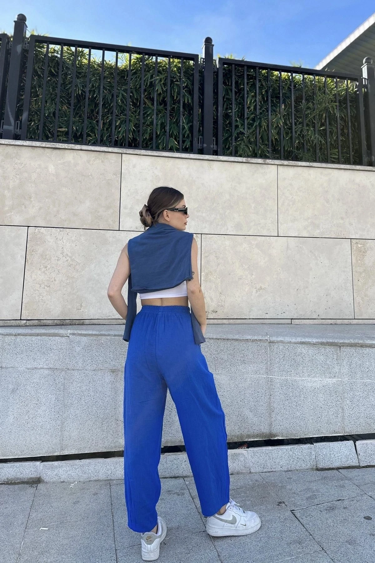 Kadın Saks İthal Müslin Kumaş, Beli Lastikli,Cepli Rahat Kalıp Pantolon - Tesettüre Uygun