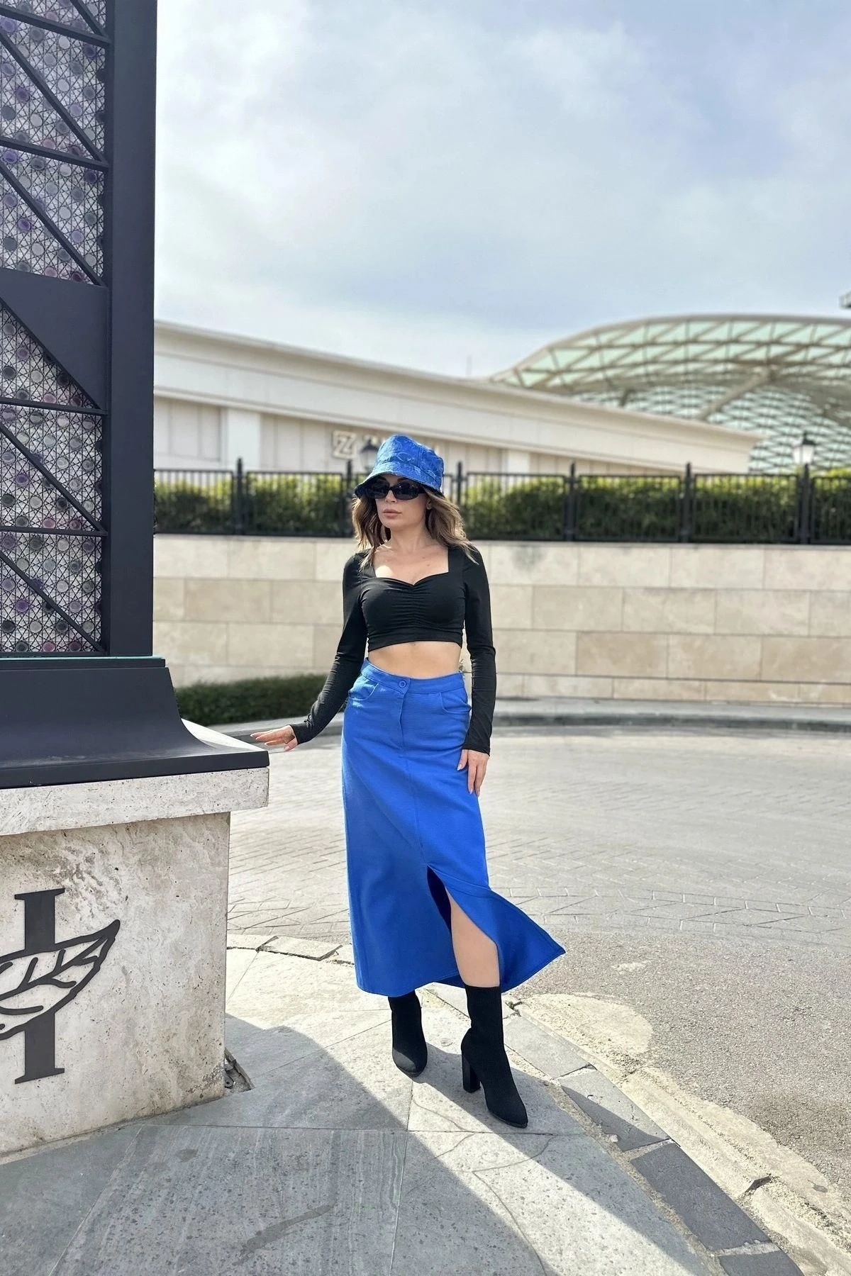 Kadın Saks Önü Yarım Yırtmaçlı, Yüksek Bel, Cepli Uzun Gabardin Etek