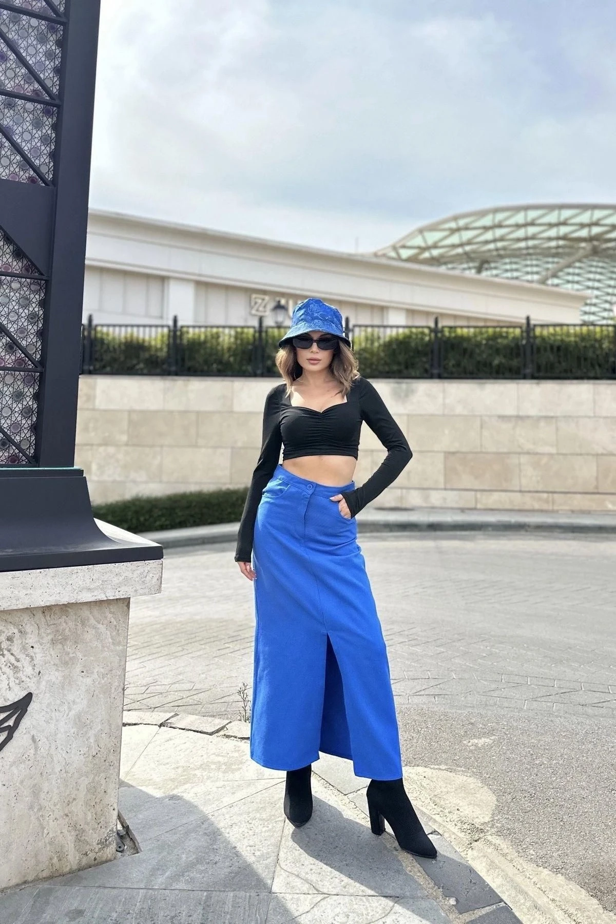 Kadın Saks Önü Yarım Yırtmaçlı, Yüksek Bel, Cepli Uzun Gabardin Etek