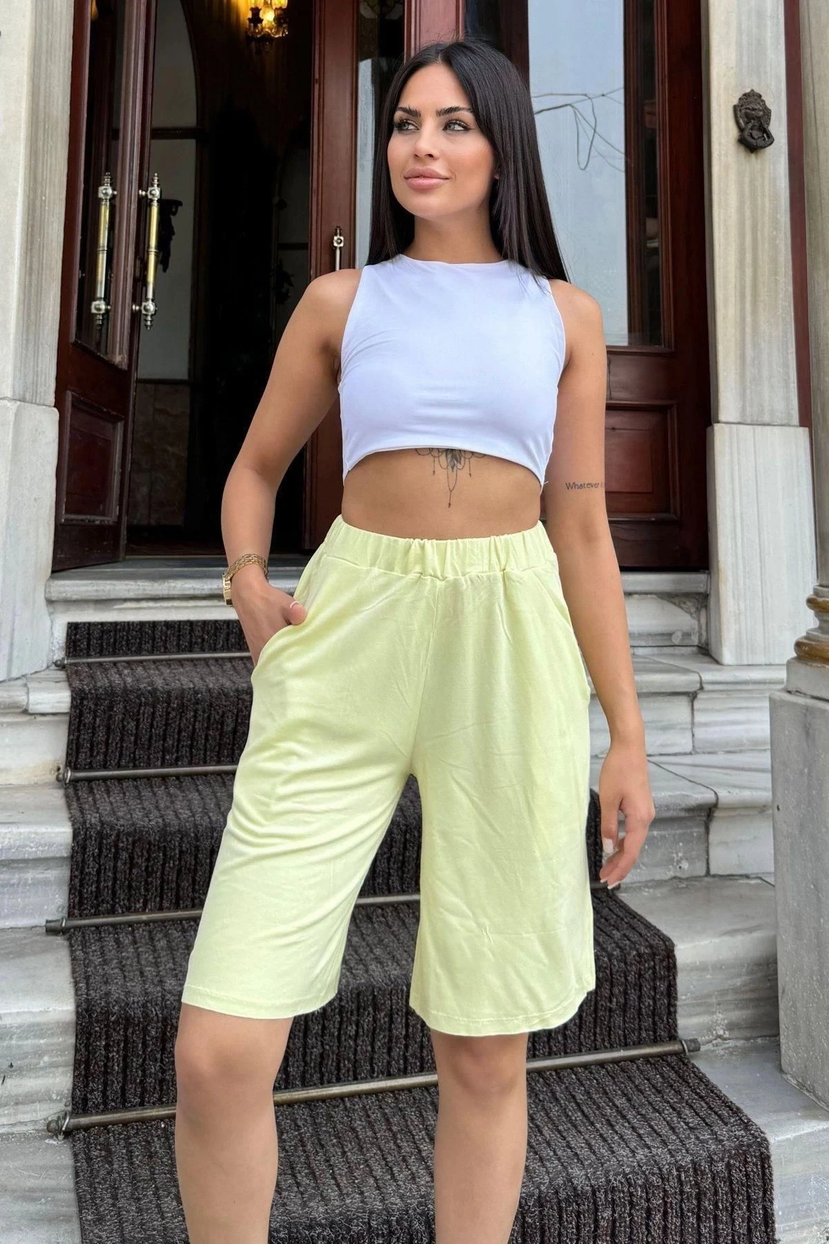 Kadın Sarı Beli Lastikli, Terletmez Kumaş, Cepli, Salaş Kapri Şort