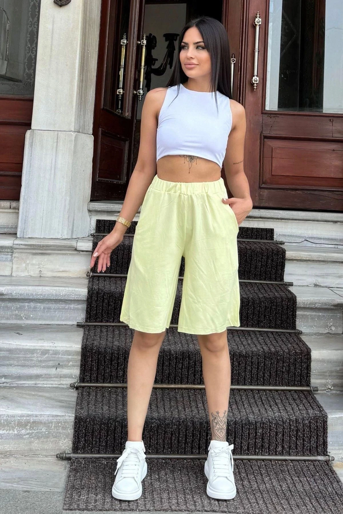 Kadın Sarı Beli Lastikli, Terletmez Kumaş, Cepli, Salaş Kapri Şort