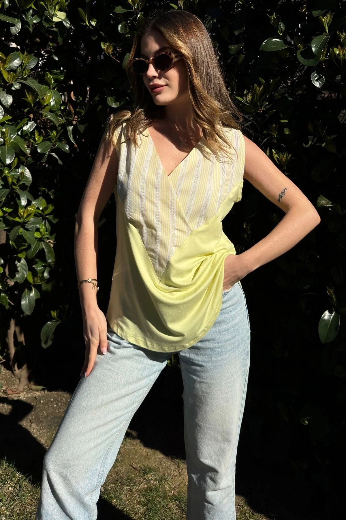 Kadın Sarı Kruvaze V Yaka, Kolsuz, Color Block, Salaş Bluz