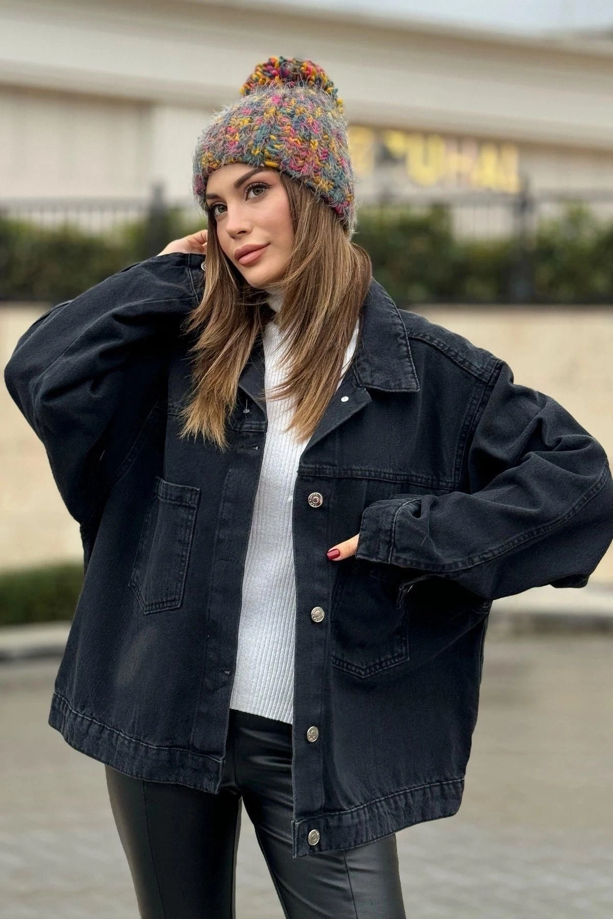 Kadın Siyah Apaş Yaka, Çift Cepli, Kaliteli Jeans Kumaş, Salaş Kot Ceket