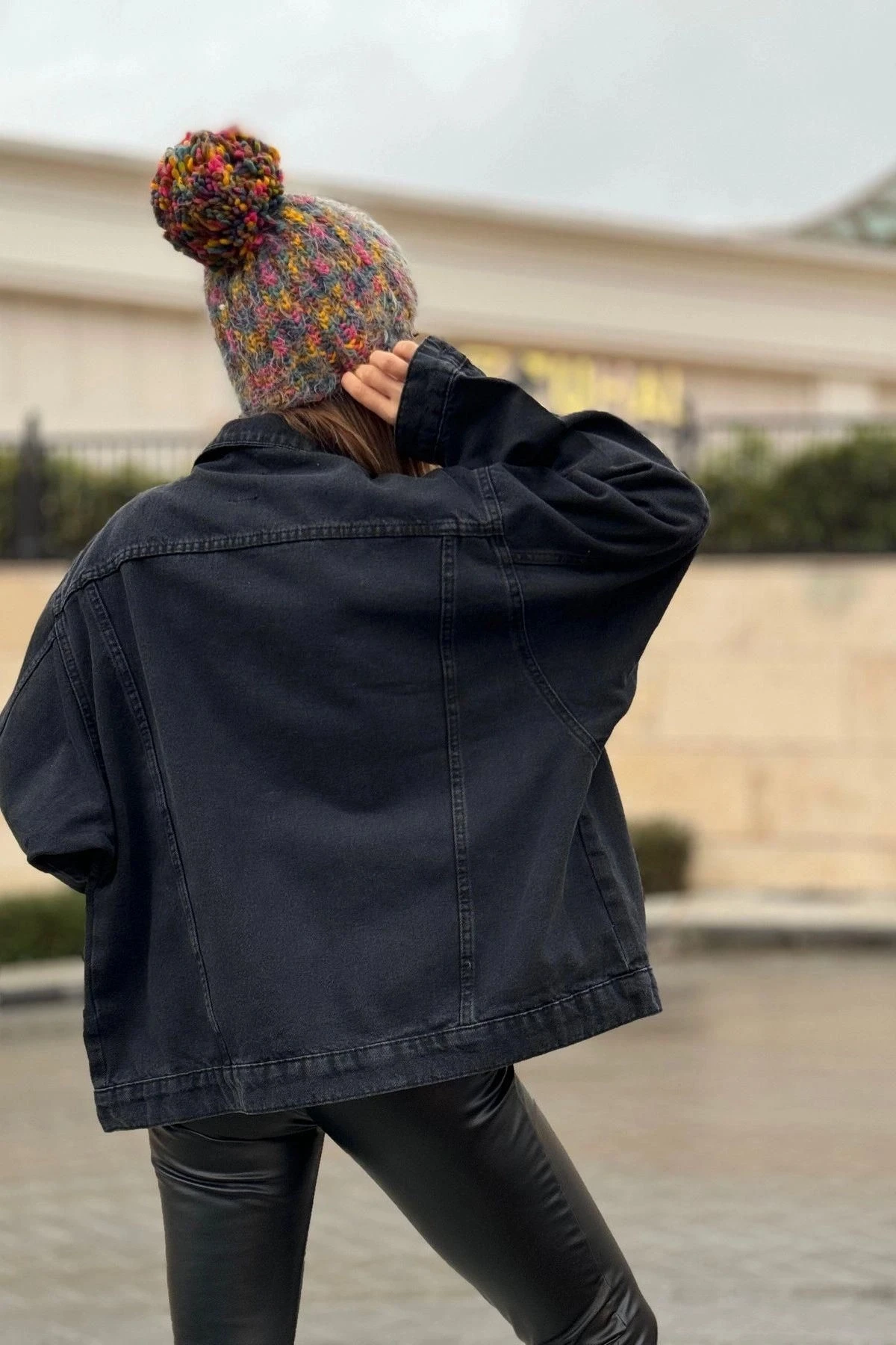 Kadın Siyah Apaş Yaka, Çift Cepli, Kaliteli Jeans Kumaş, Salaş Kot Ceket