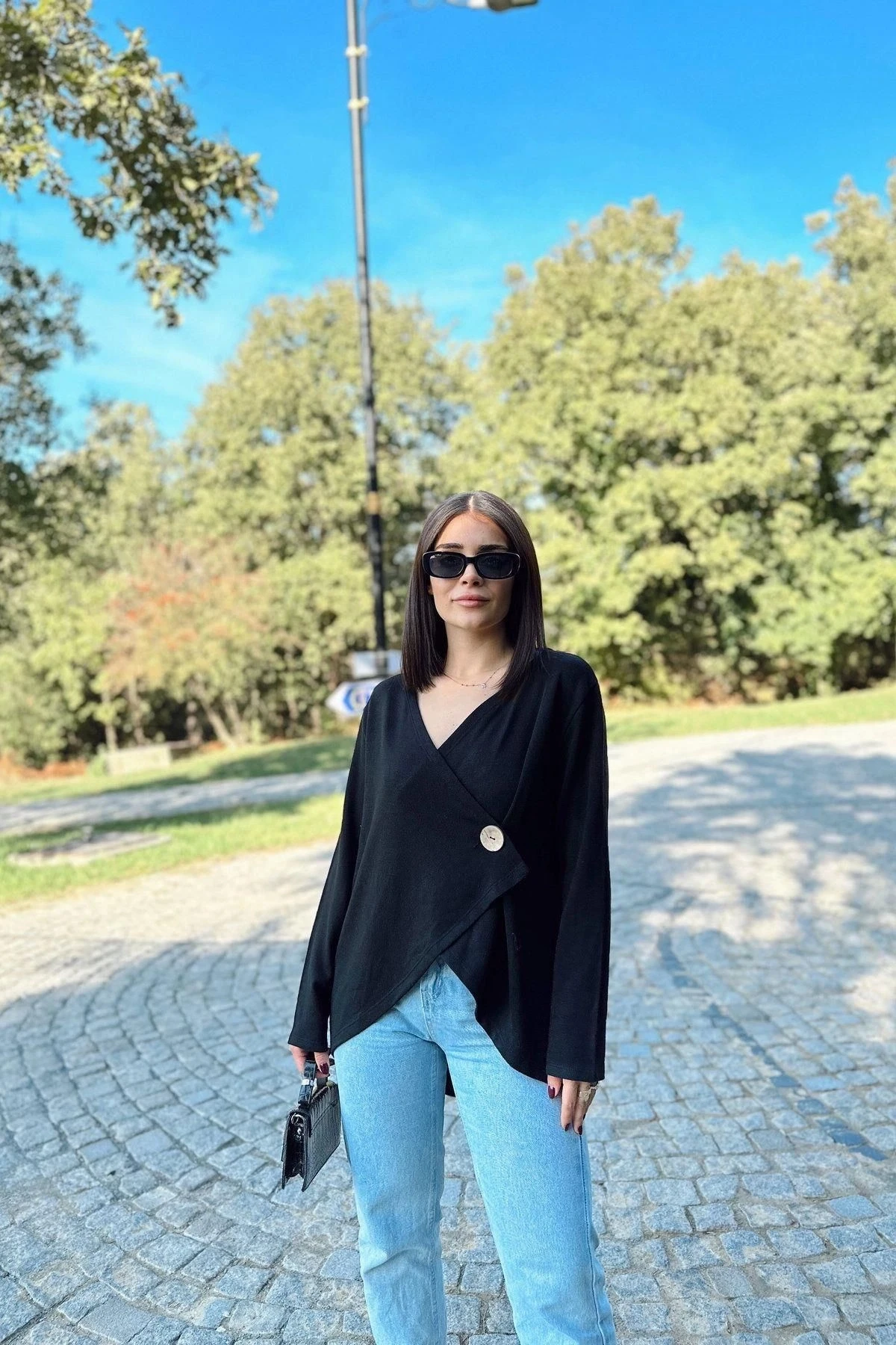 Kadın Siyah Asimetrik Kesim, Düğmeli, Salaş Hırka Bluz